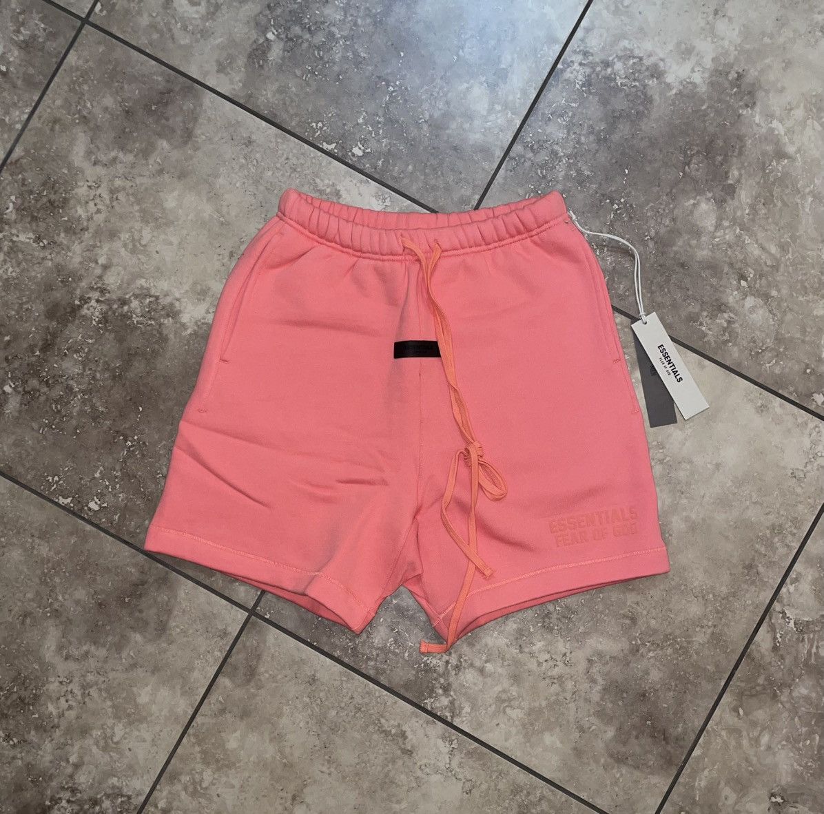Fear of God Essentials Sweatshorts Coral Size XS