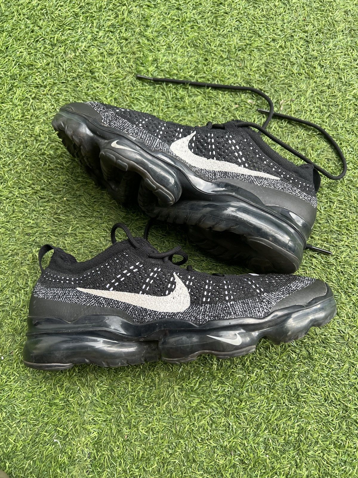 Nike Nike Air VaporMax Flyknit 'Oreo' DV1678-001 Size US 9 / EU 42 - 2 Thumbnail