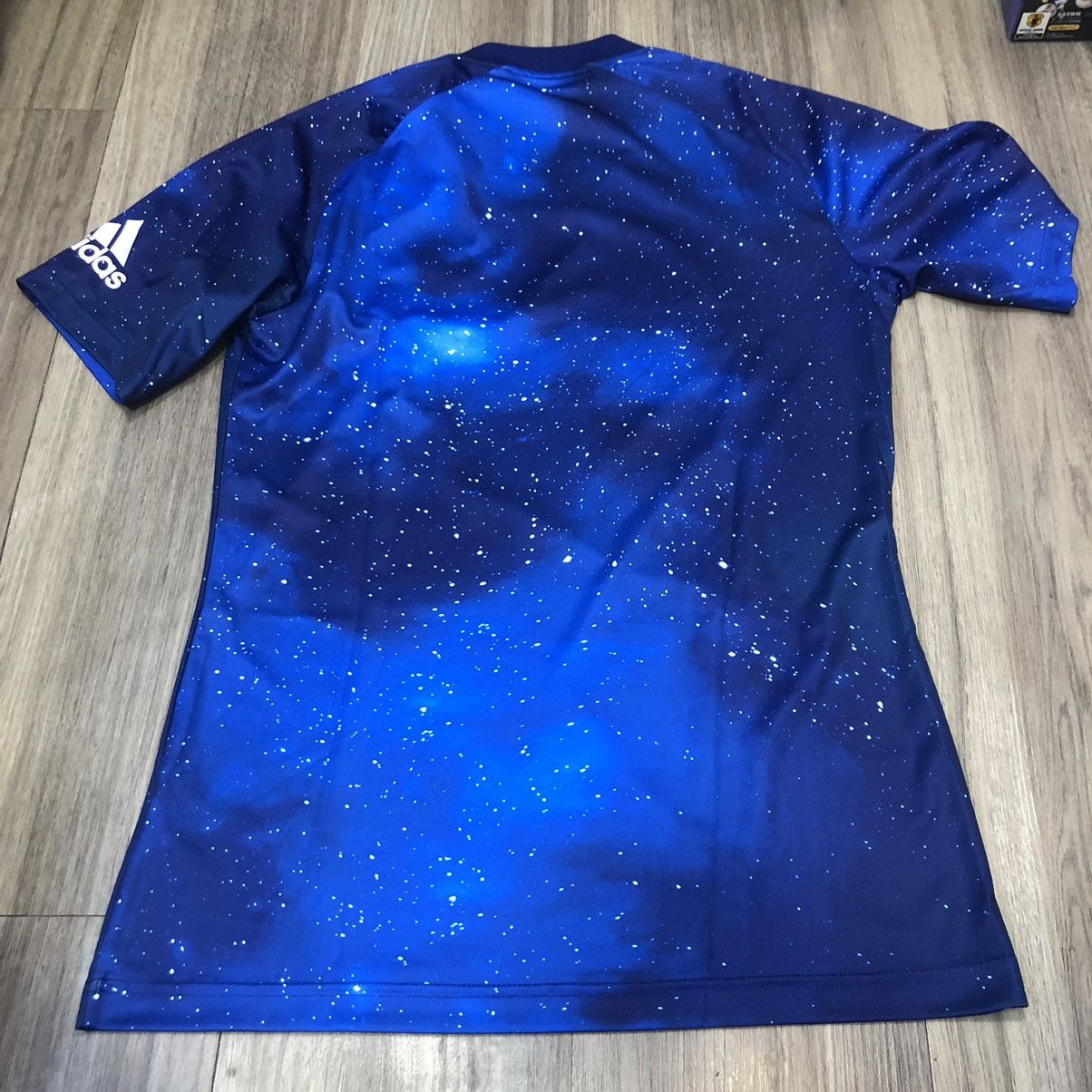 Other Real Madrid 18/19 EA sport jersey (Bnwt) Size US S / EU 44-46 / 1 - 2 Thumbnail