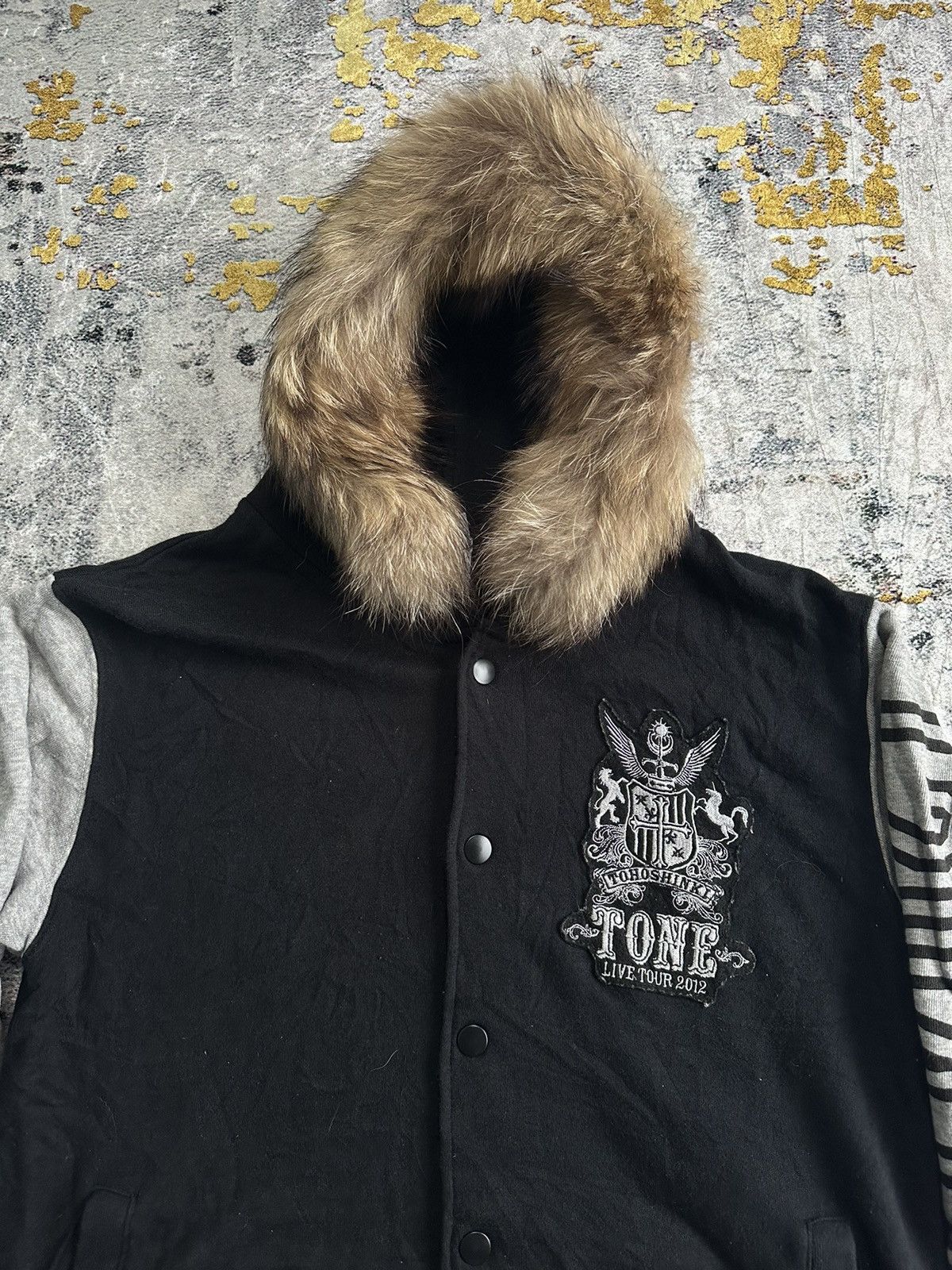 20471120 TOHOSHINKI LIVE TOUR TONE FUR HOODIE JACKET DUP KPOP Size US M / EU 48-50 / 2 - 3 Thumbnail