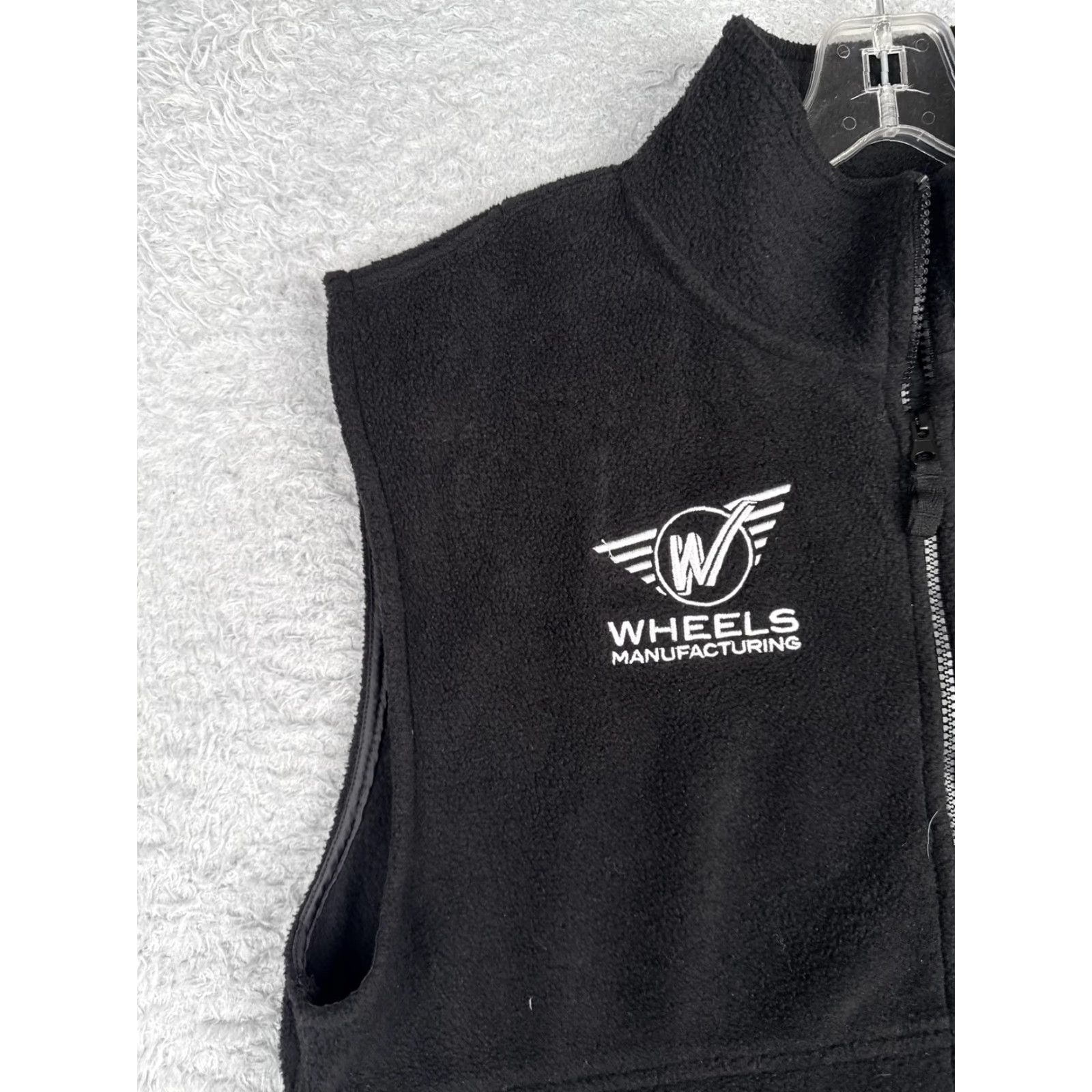 Logo 7 Wheels Manufacturing Vest Mens Medium Black Fleece Full Zip Sierra Pacific Logo Jacket? Size US M / EU 48-50 / 2 - 6 Thumbnail