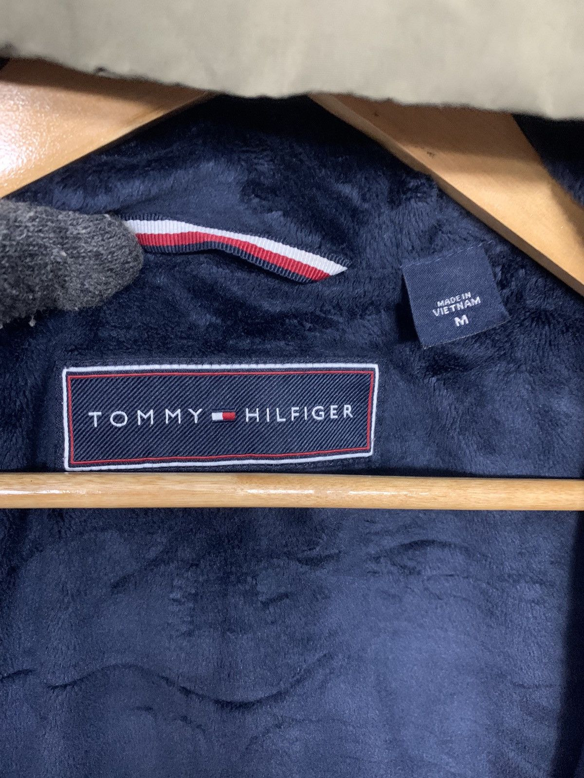 Tommy Hilfiger Rare Tommy Hilfiger Big Logo Hoodie Zipper Down Jacket Size US M / EU 48-50 / 2 - 5 Thumbnail