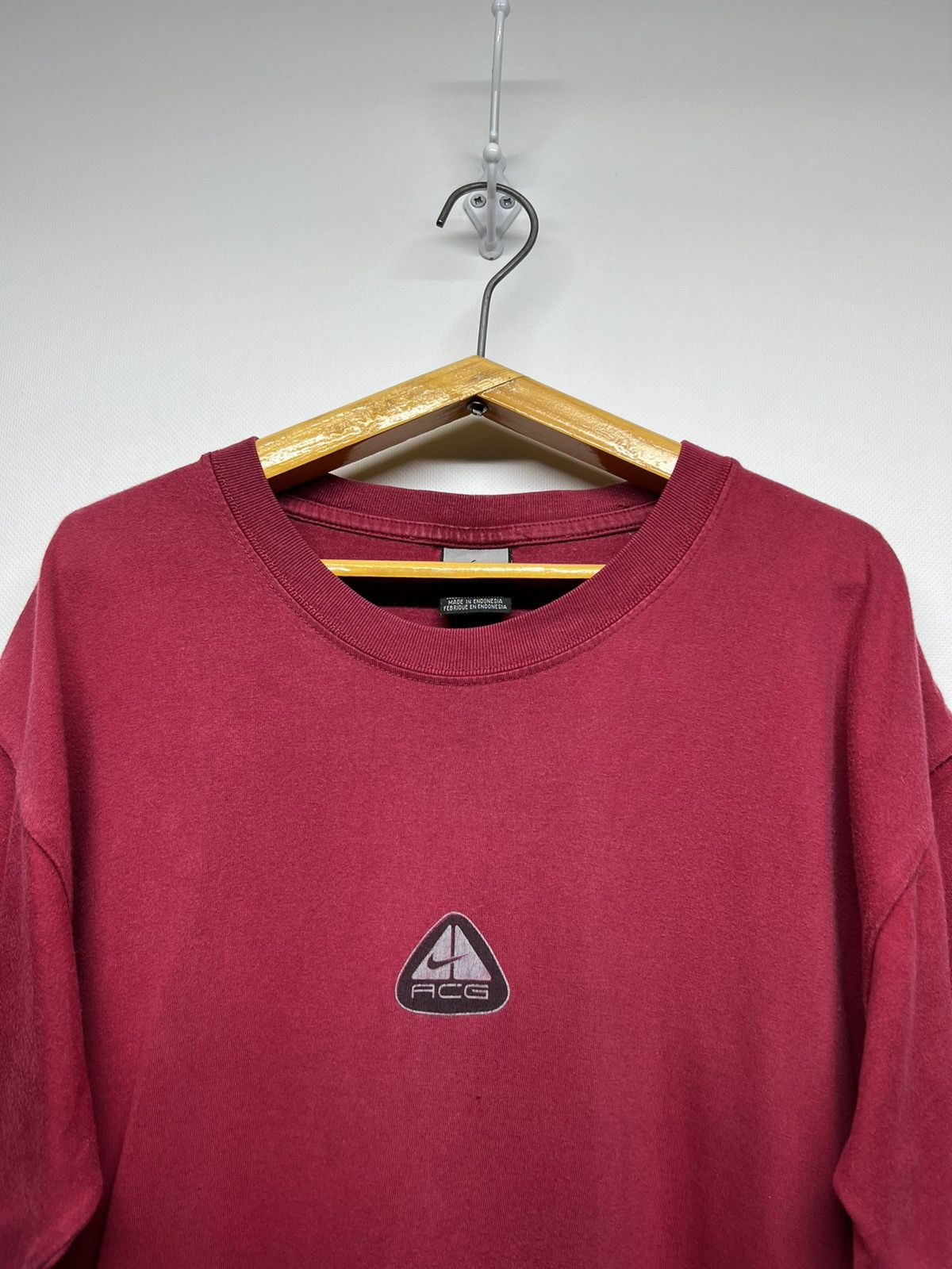 Nike ACG × Vintage Vintage Y2k Nike Acg ❤️ Center Logo T-Shirt 90’s Size US L / EU 52-54 / 3 - 4 Thumbnail