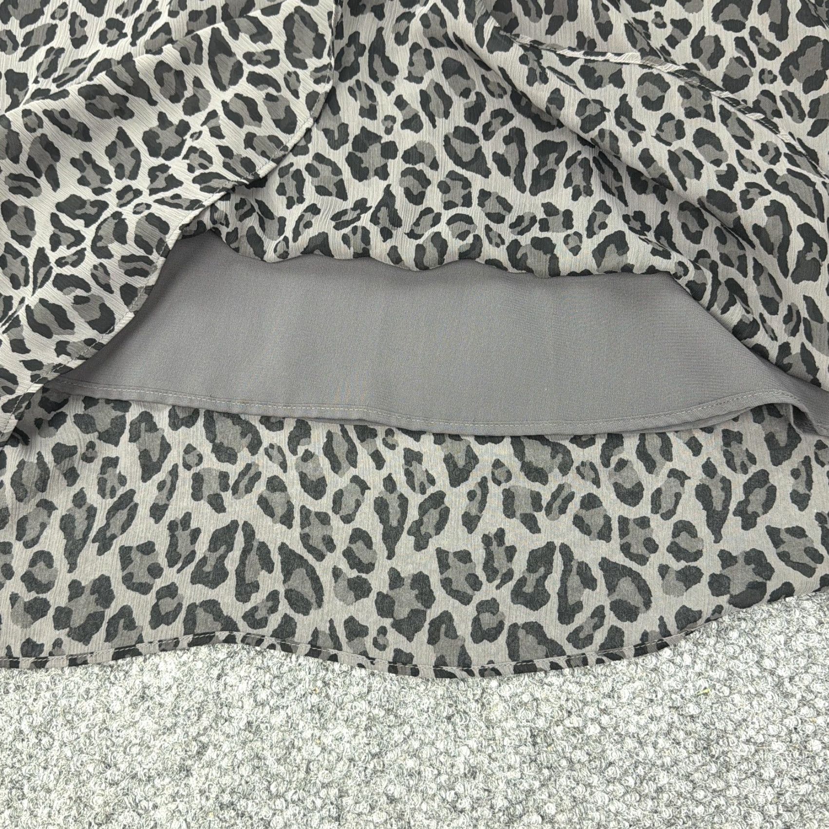Isaac Mizrahi Isaac Mizrahi Live Skirt Womens XL Gray Black Leopard Print Chiffon Lined Size 40" / US 18 - 3 Thumbnail