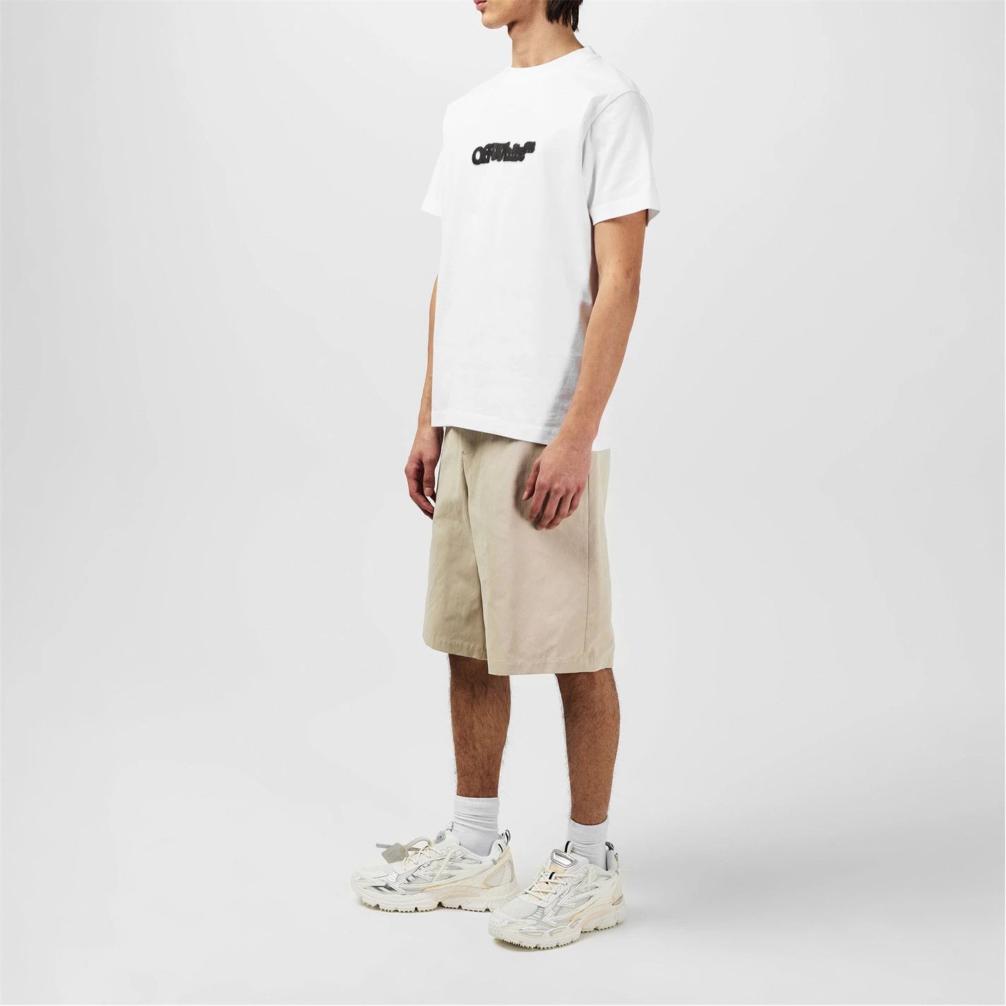 Off-White o1g2r1mq0226 Spray Arrow Logo T-Shirt In White Size US XS / EU 42 / 0 - 5 Thumbnail