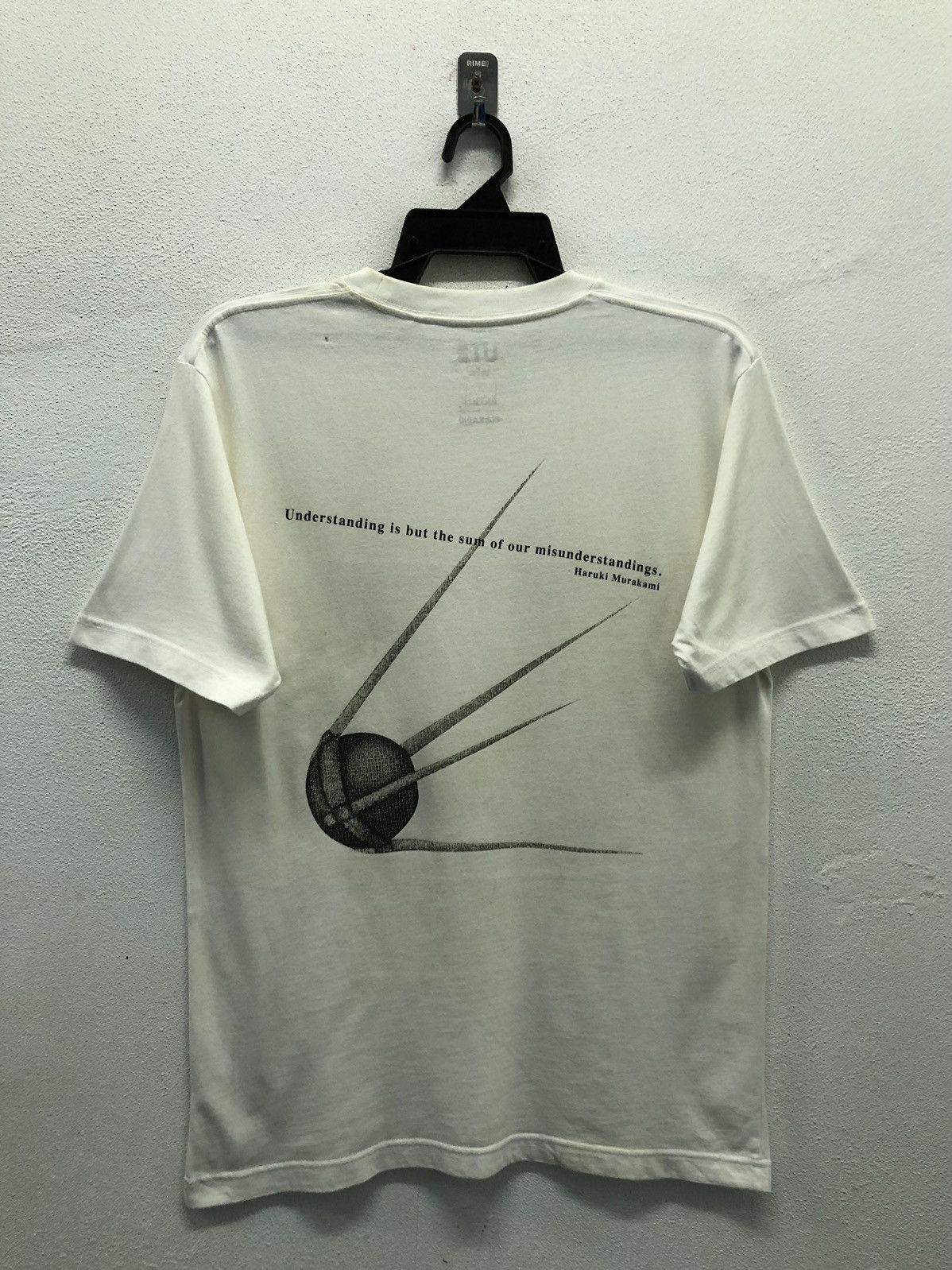 Uniqlo Uniqlo Haruki Murakami Sputnik Sweetheart T-Shirt Size US M / EU 48-50 / 2 - 1 Thumbnail