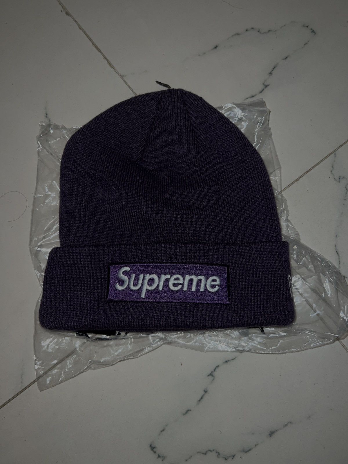 Logo Supreme Beanie Era® New Box Charco
