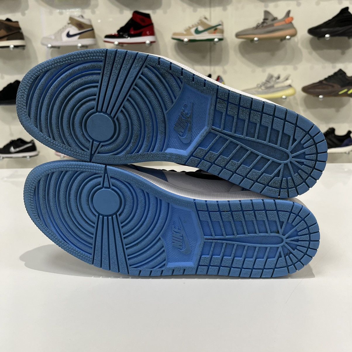 Nike Air Jordan 1 Retro High OG University Blue Size US 12 / EU 45 - 10 Thumbnail