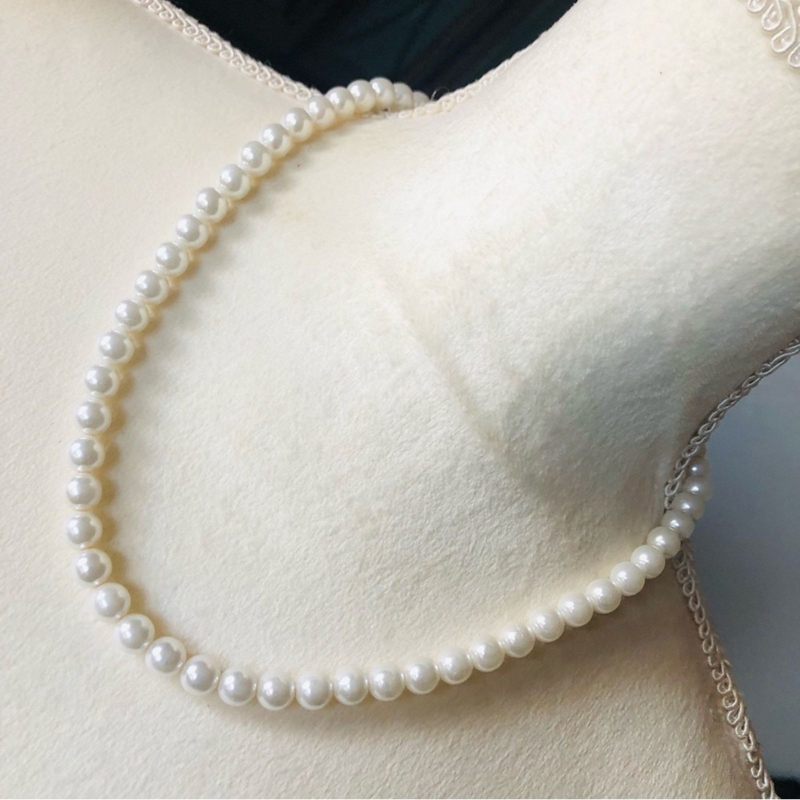 Jewelry Modern classic white glass pearl bead necklace Size ONE SIZE - 1 Thumbnail