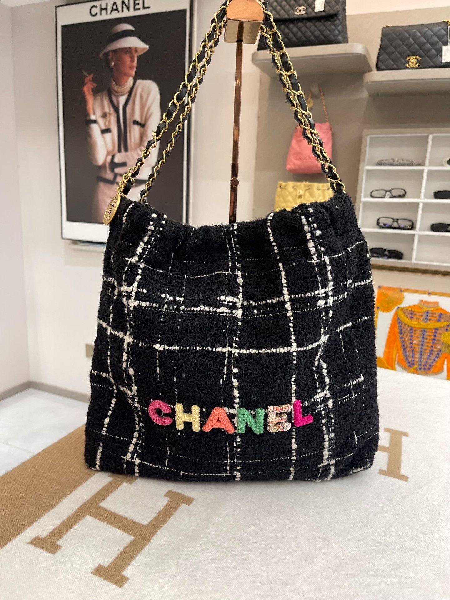 Chanel Pre-loved Bag Very good condition Size ONE SIZE - 1 Thumbnail