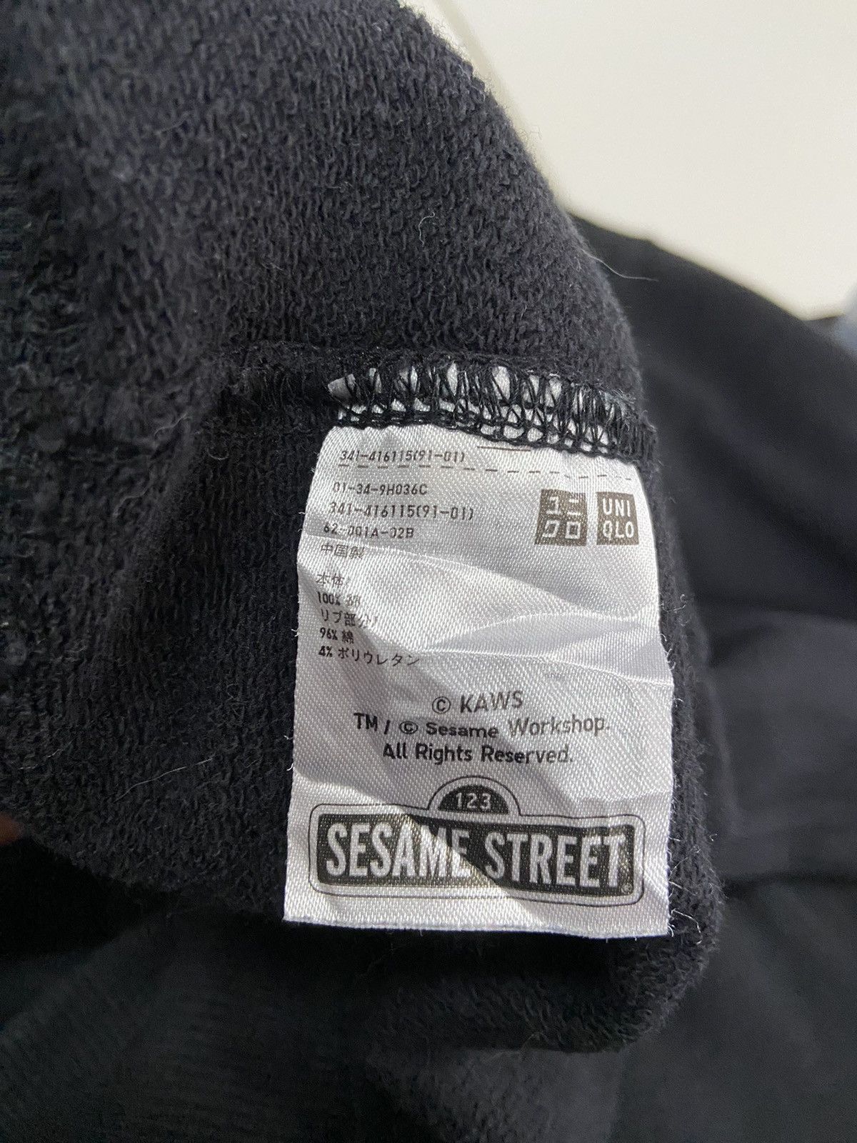 Kaws × Uniqlo UNIQLO X KAWS SESAMA STREET BLACK SWEATSHIRT Size US M / EU 48-50 / 2 - 10 Thumbnail