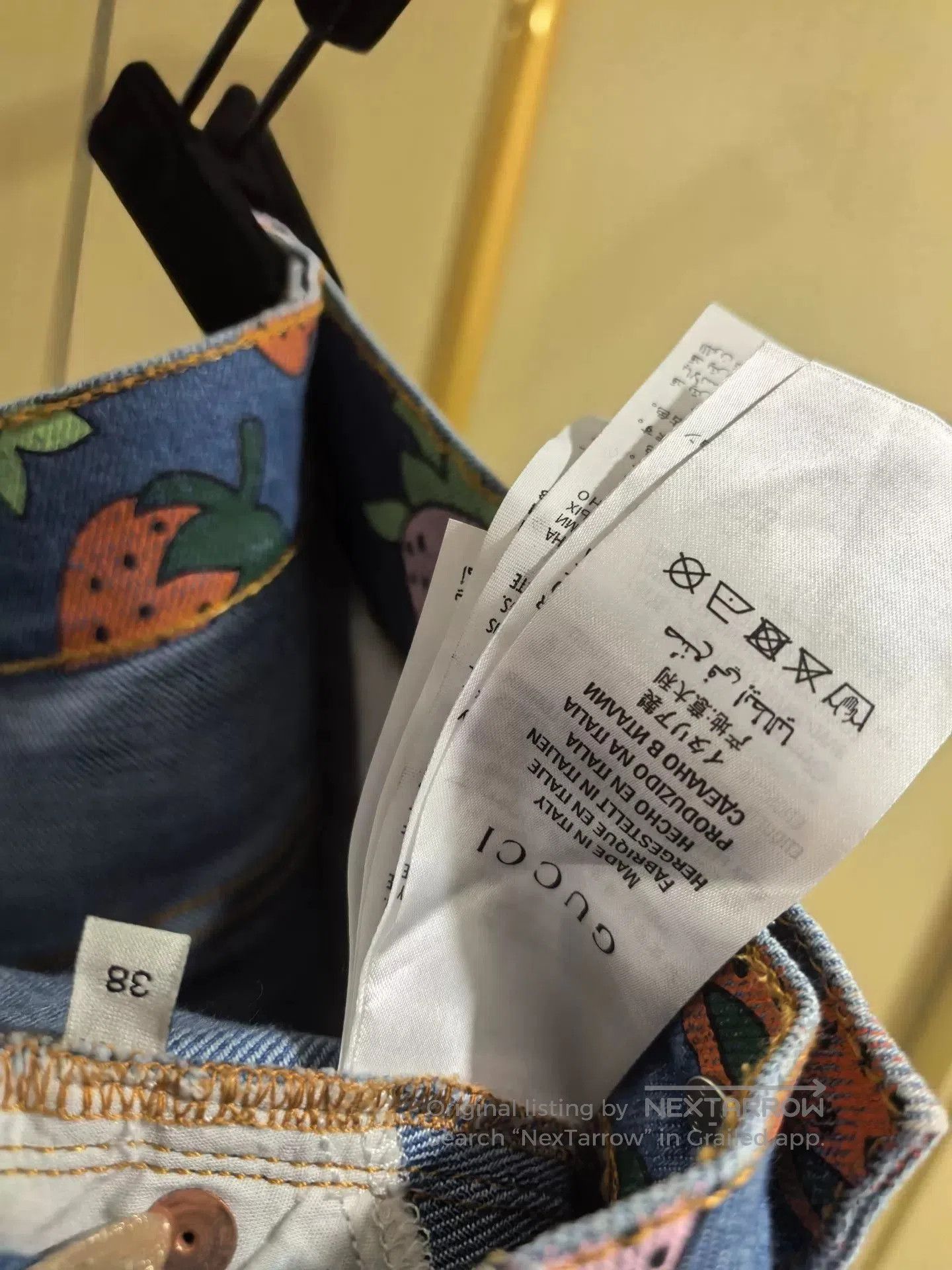 Gucci Gucci Strawberry Print Denim Skirt. Size 26" / US 2 / IT 38 - 6 Thumbnail