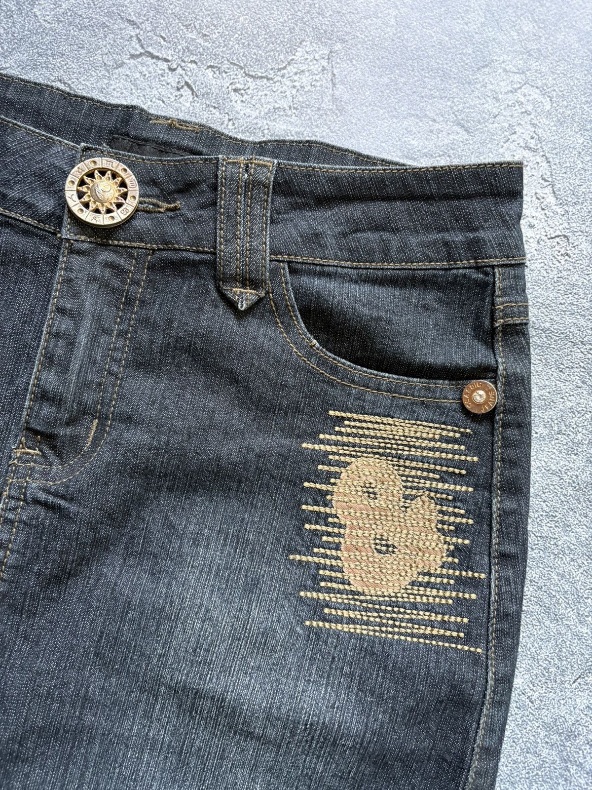 Dolce & Gabbana Dolce&Gabbana Y2K DG Logo Gothic Grunge Wash Denim Skirt Size 26" / US 2 / IT 38 - 6 Thumbnail