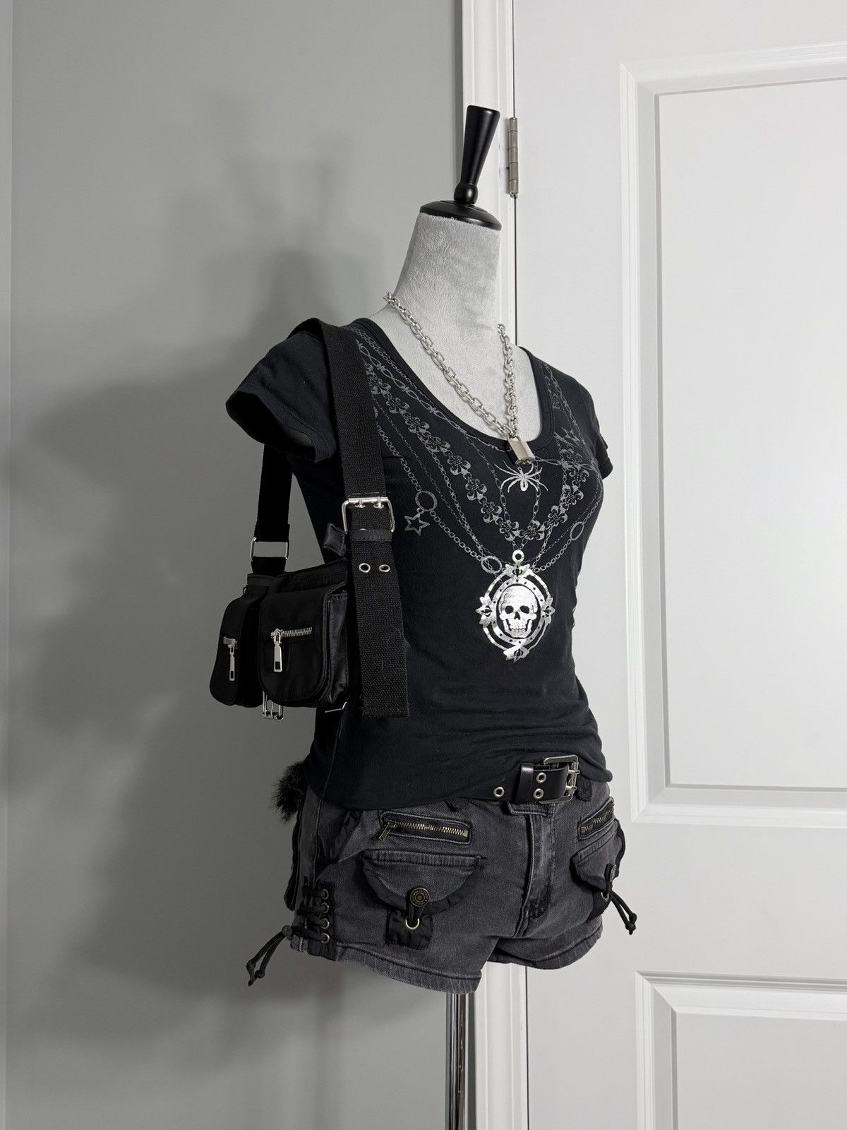 Other Y2K Emo Punk Black & Silver Graphic Layered Chains Baby Tee Size XS / US 0-2 / IT 36-38 - 3 Thumbnail
