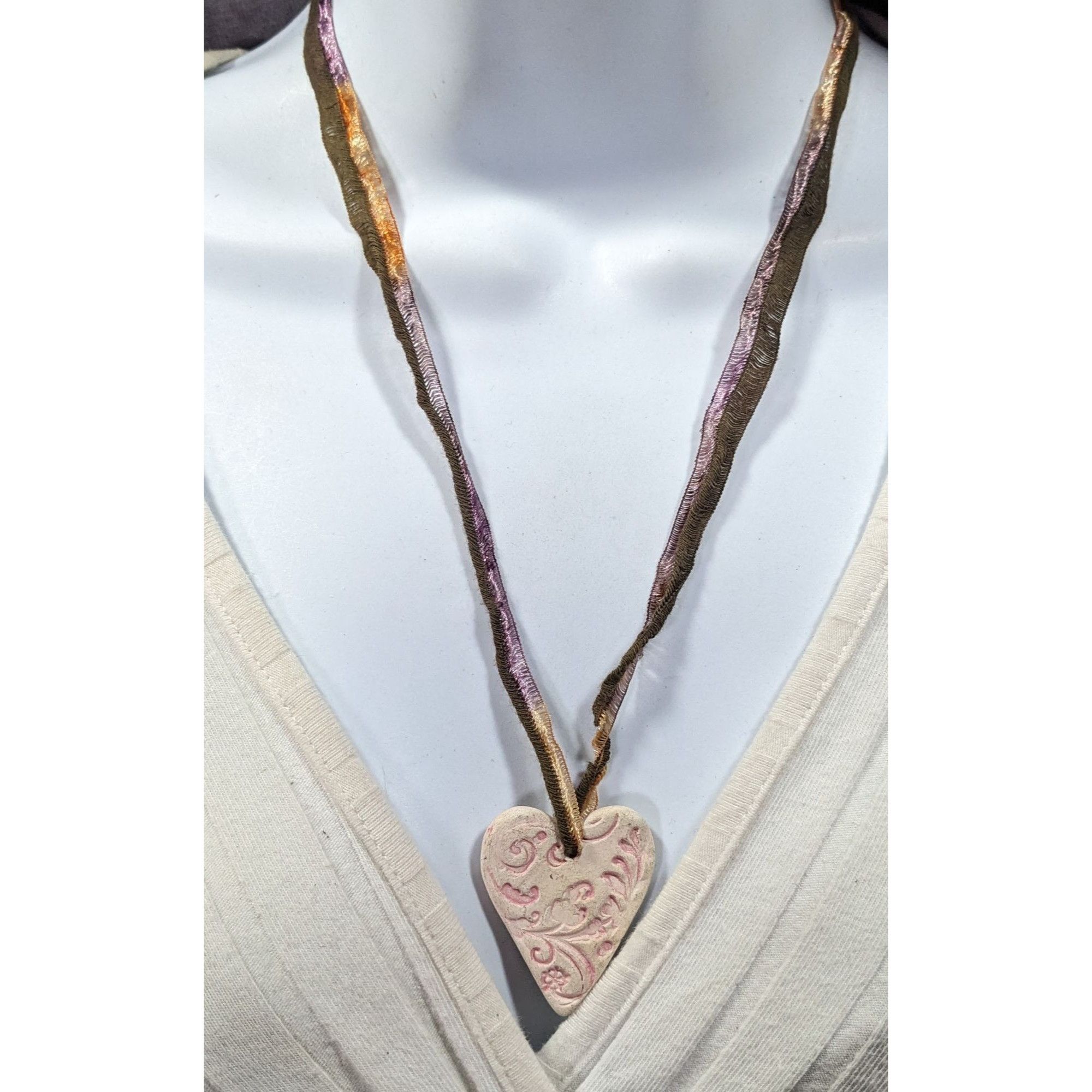 Other Handmade Coquette Victorian Themed Pink Heart Necklace Size ONE SIZE - 7 Thumbnail