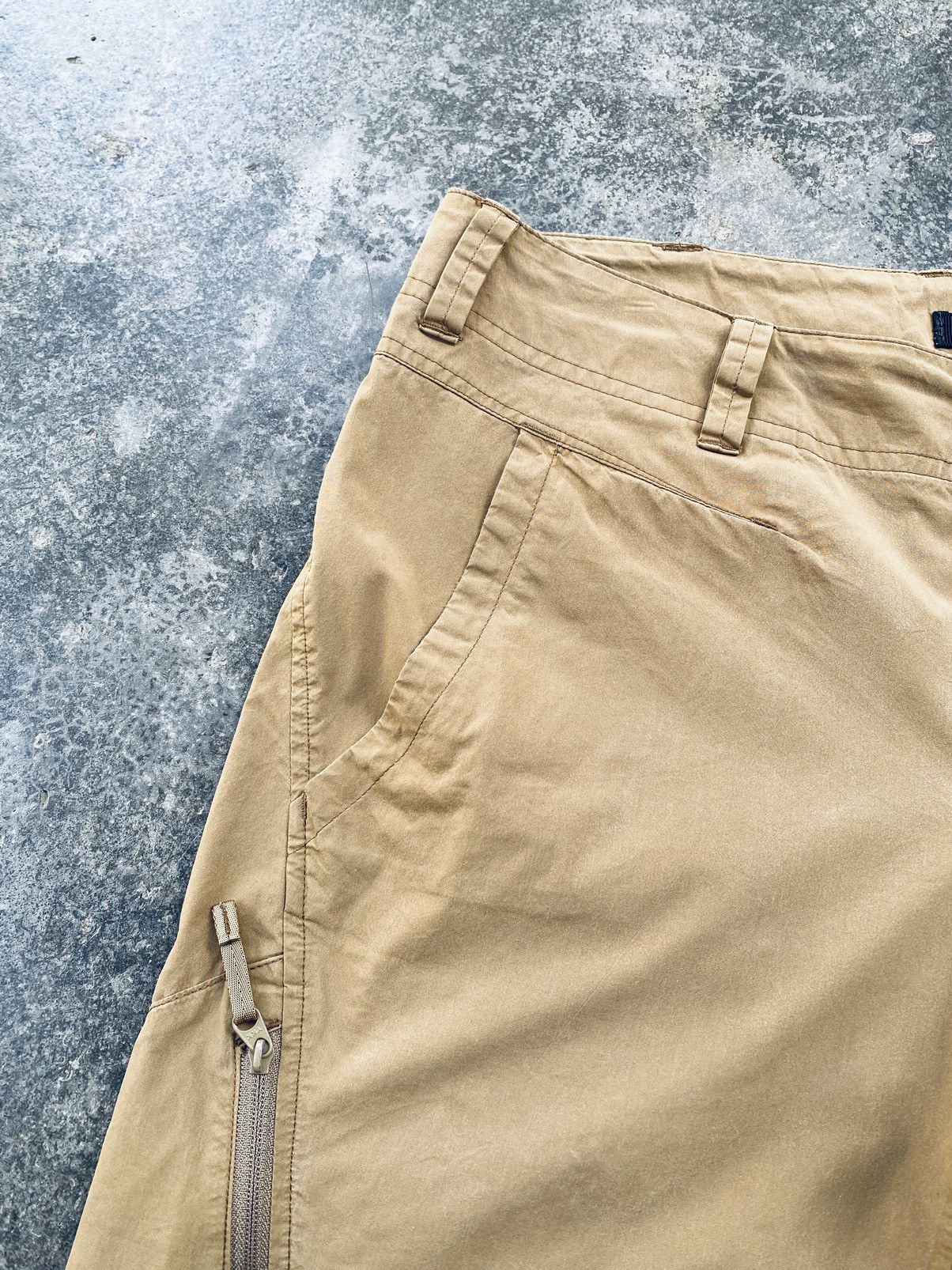 Arc'teryx Vintage Y2k Arcteryx Small Logo Brown Short Pants Size US 31 - 13 Thumbnail