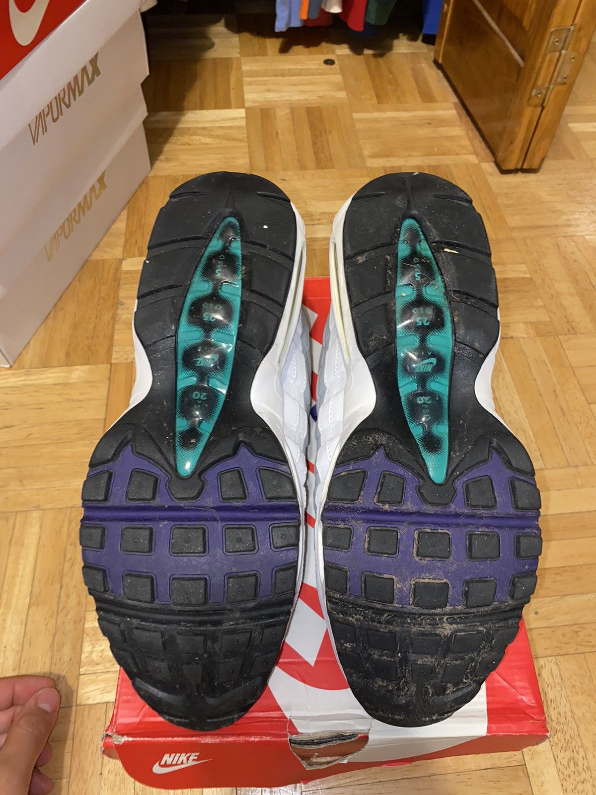 Nike Nike Air Max 95 WMNS Grape 2015 Size US 10.5 / EU 43-44 - 6 Thumbnail