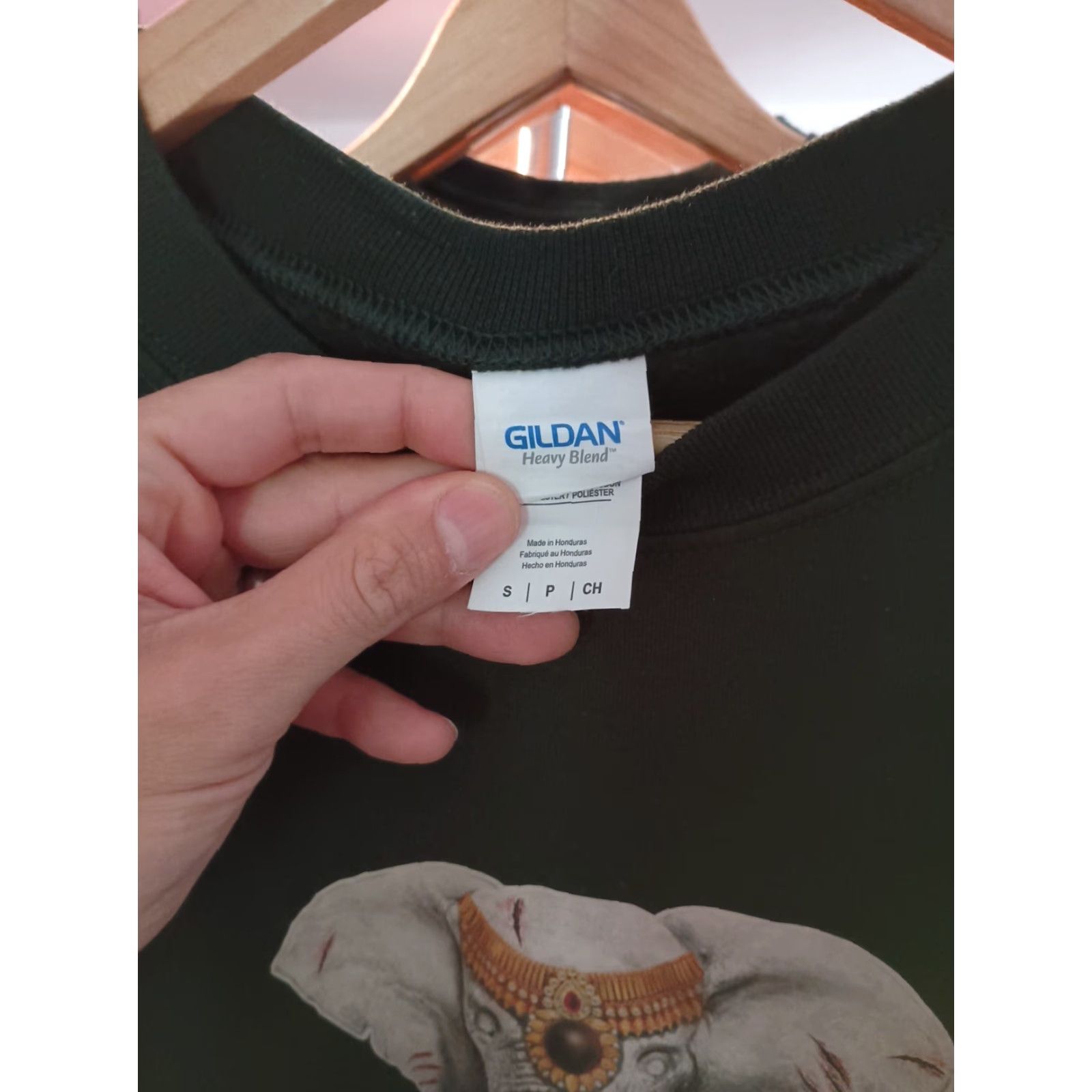 Gildan Gildan Pullover Sweater Men Sweatshirt Green Size S Africa Elephant Print On Back Christmas/Custom (No N/A) Size US S / EU 44-46 / 1 - 3 Thumbnail