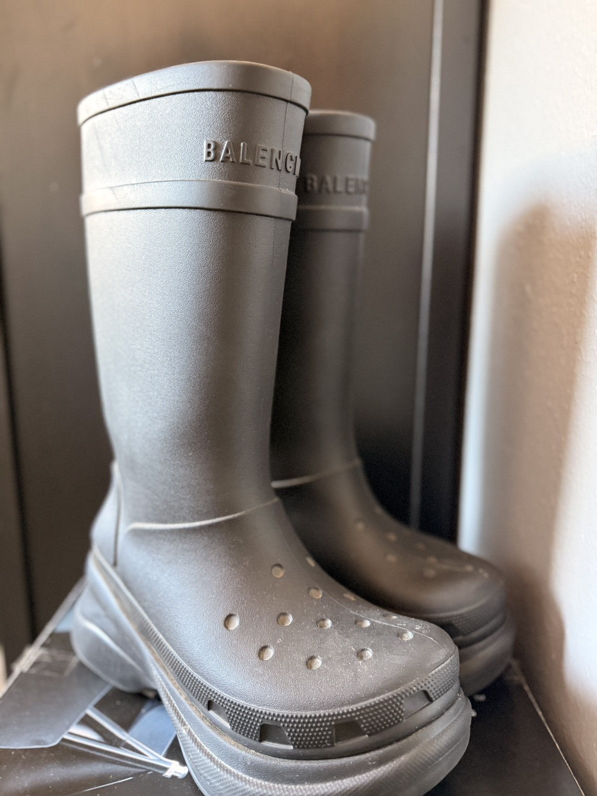 ブラック の ウィメンズ Crocs™ ブーツ | Balenciaga JP (バレンシアガ