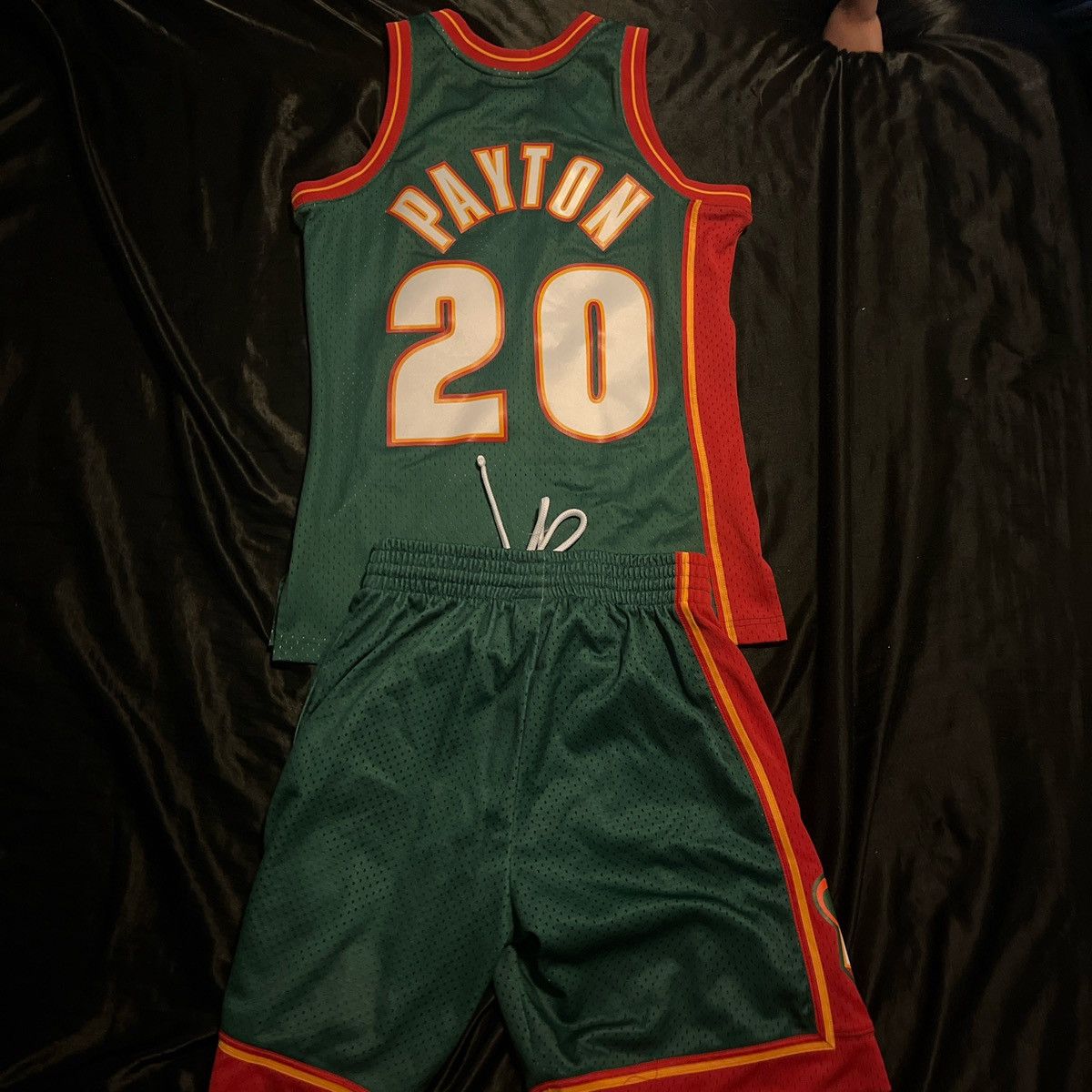 Mitchell & Ness Vintage Gary Payton Sonics jersey and shorts Size US S / EU 44-46 / 1 - 2 Thumbnail