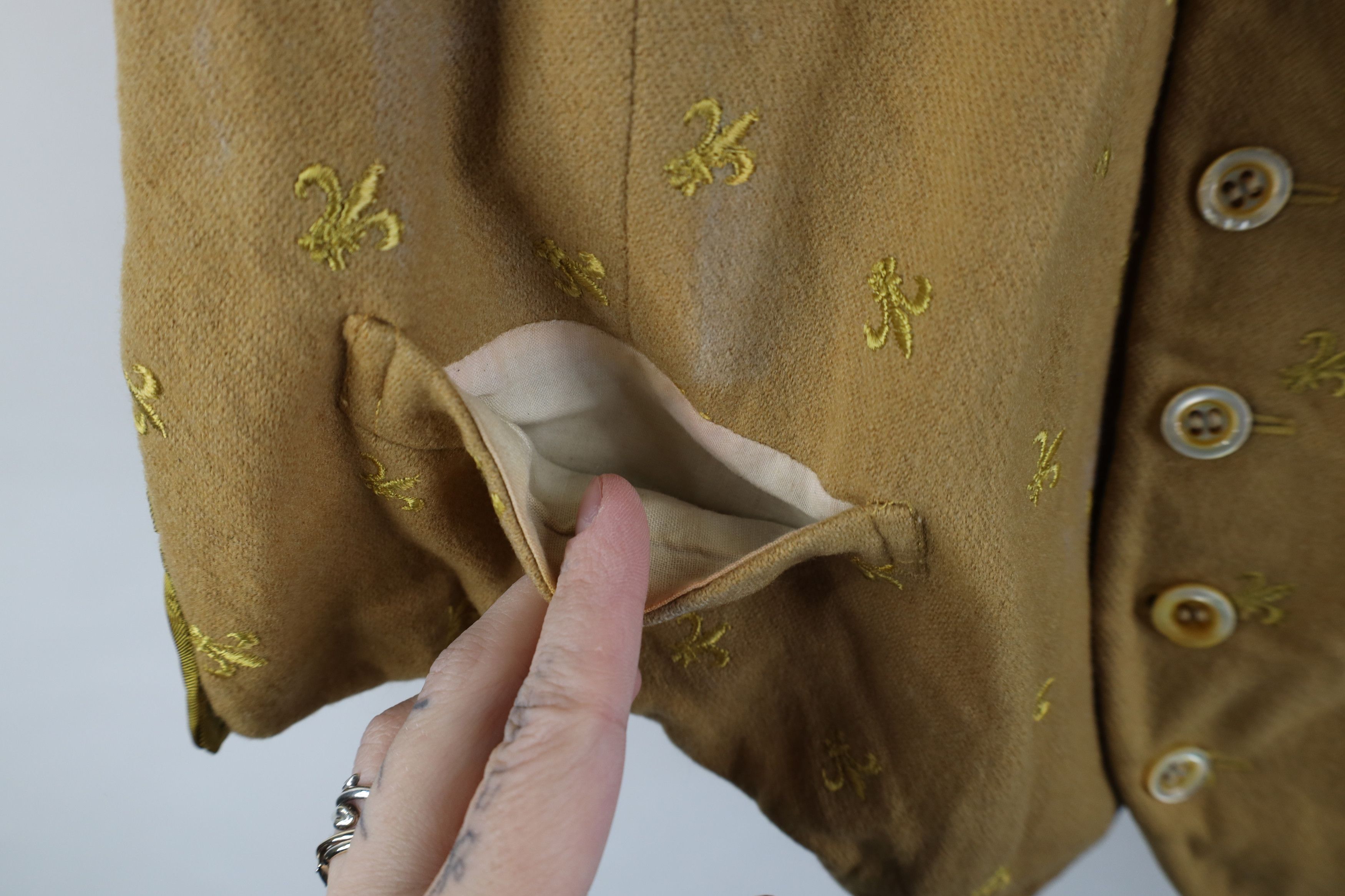 Vintage Vintage 40s 50s Fleur de Lis Buckle Back Suit Vest Beige USA Size US M / EU 48-50 / 2 - 8 Thumbnail