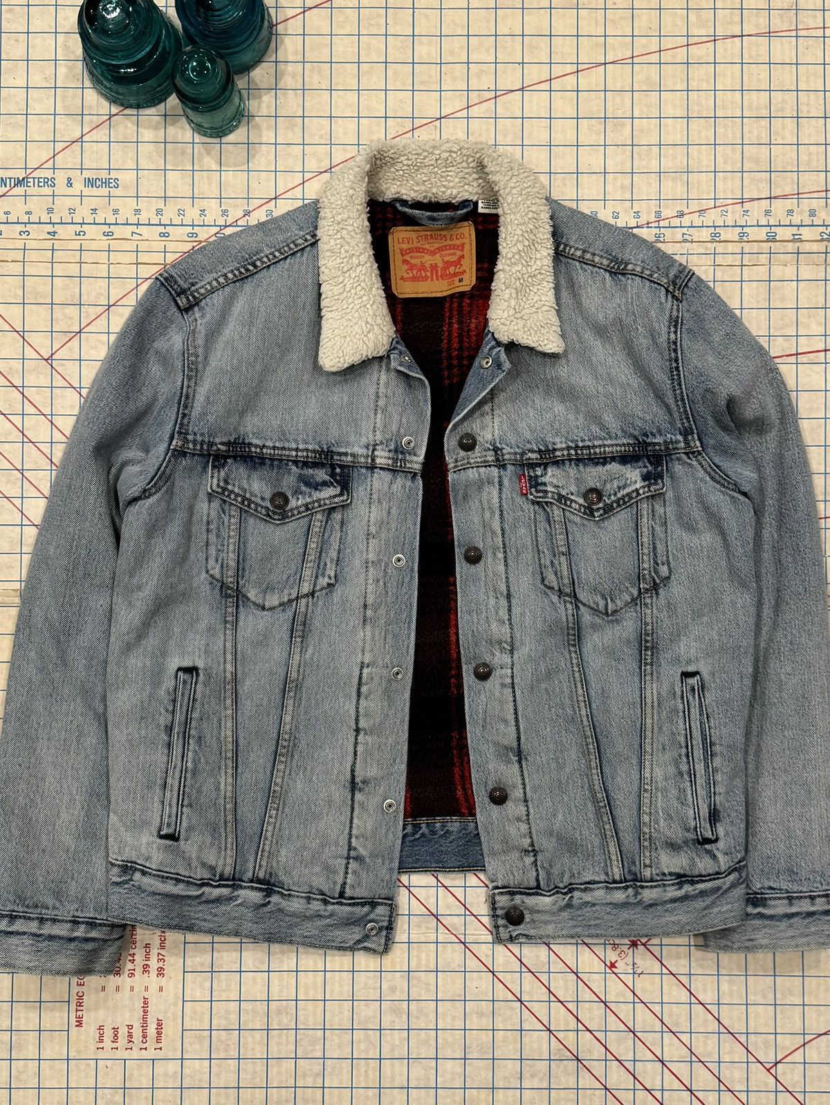 Levi's Levi’s Plaid Lined Denim Jacket Mens Size Medium Light Wash Size US M / EU 48-50 / 2 - 2 Thumbnail