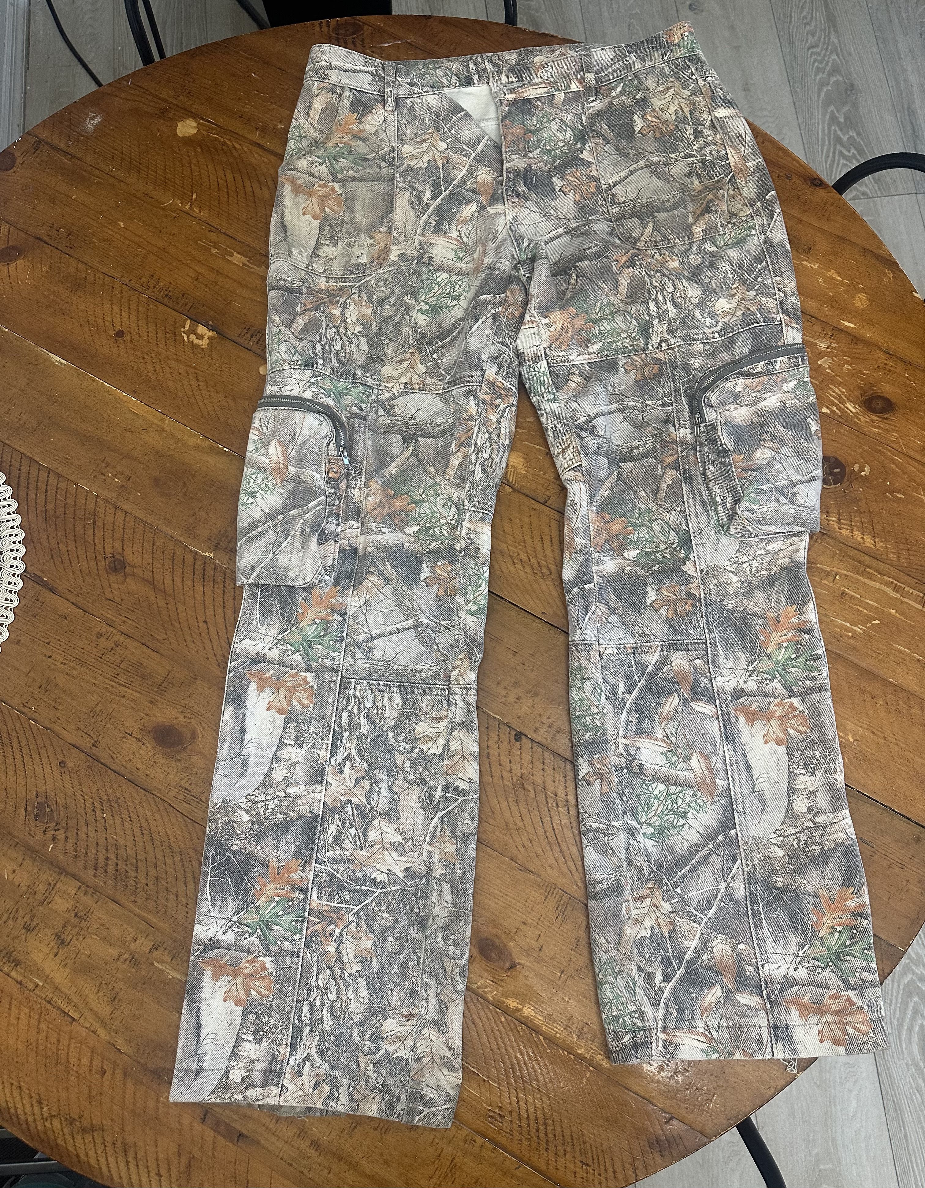 The GV Gallery Gv gallery Real Tree Camo cargos Size US 32 / EU 48 - 1 Thumbnail