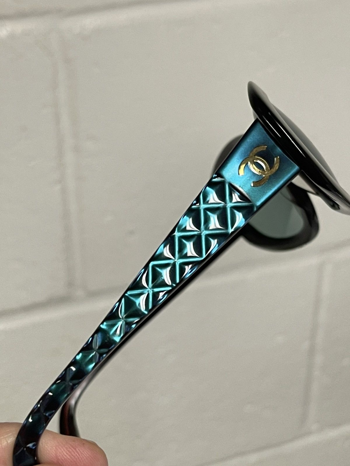 Chanel × Vintage Chanel 5009 Iridescent Rainbow Quilted 90’s Sunglasses Size ONE SIZE - 9 Thumbnail