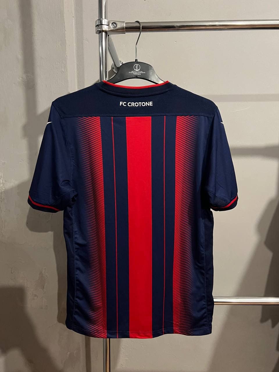 Sports Specialties 2018/19 CROTONE FC HOME SOCCER JERSEY FOOTBALL SHIRT ZEUS L Size US L / EU 52-54 / 3 - 14 Thumbnail