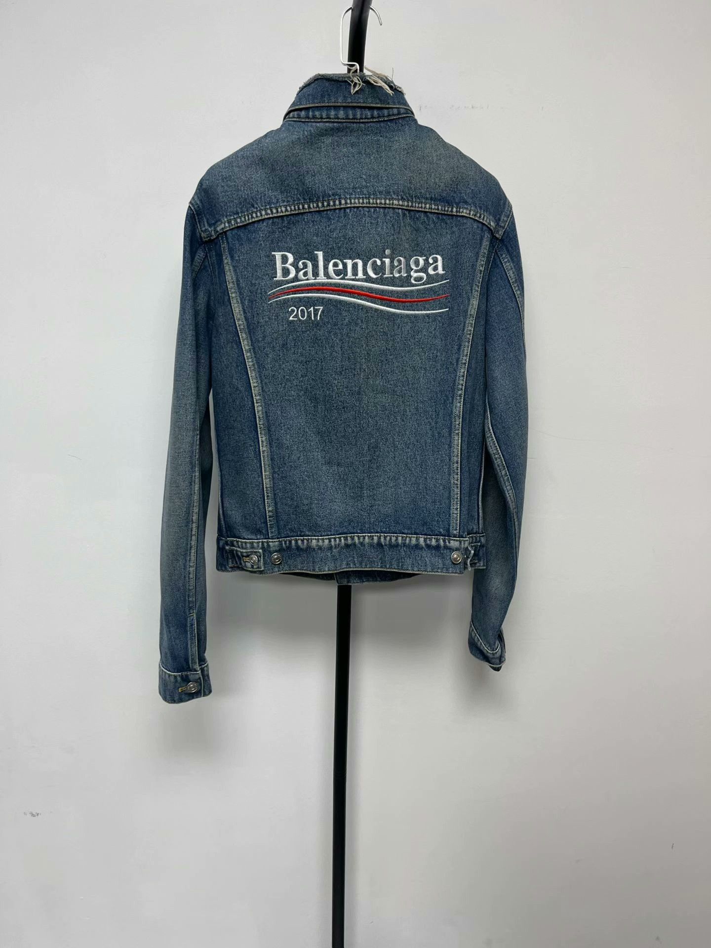 Balenciaga Balenciaga 2017 Distressed Coke Denim Jacket Size US S / EU 44-46 / 1 - 1 Thumbnail