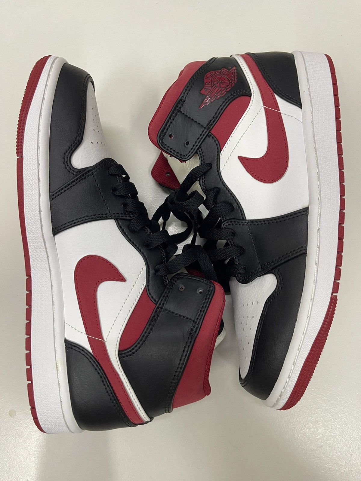 Jordan Brand Rare NIKE AIR JORDAN AJ1 Mid Gym Red White Black Size US 9 / EU 42 - 2 Thumbnail