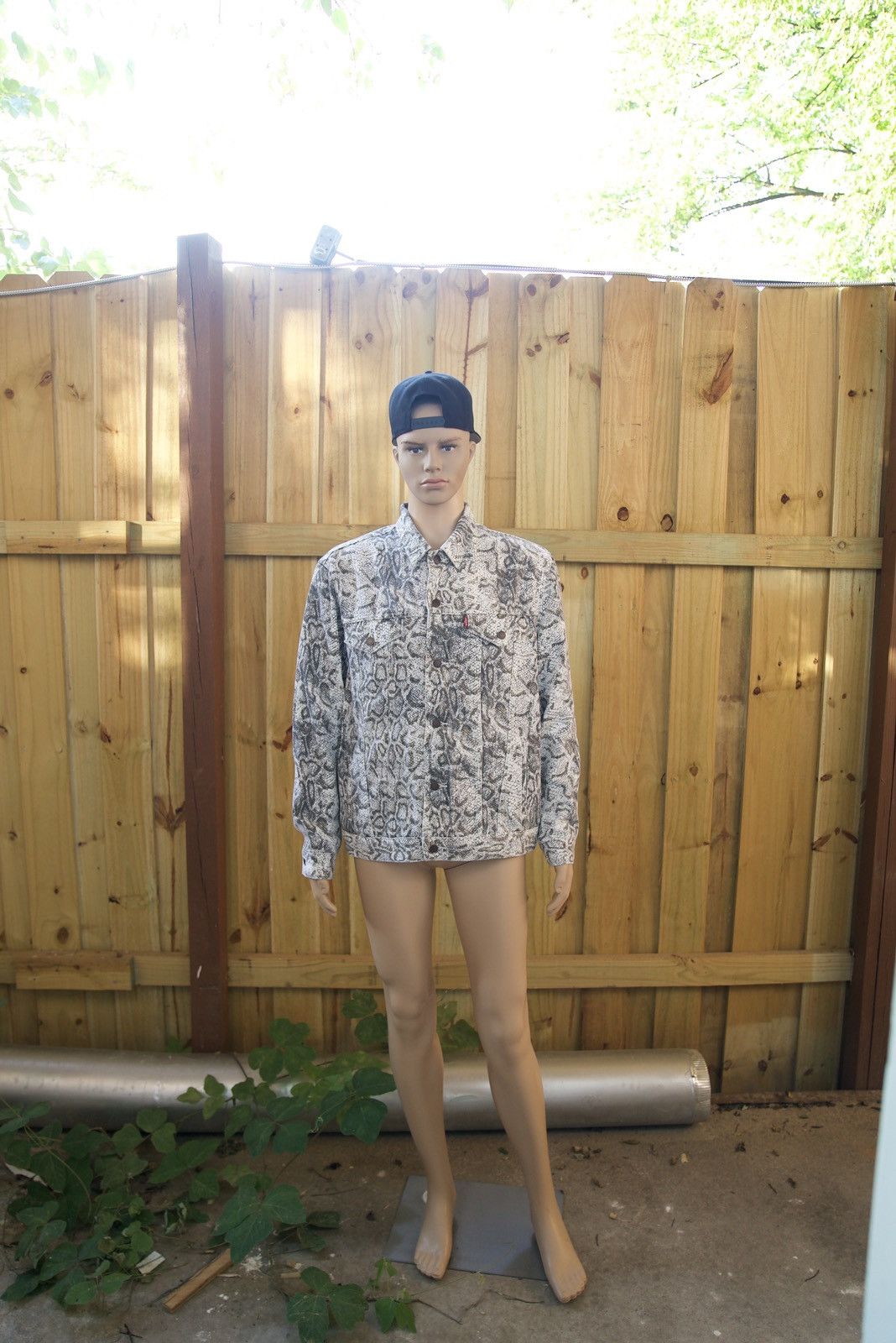 Levi's × Supreme BRAND NEW Supreme x Levi’s Snake Print Denim Jacket Size XL Size US XL / EU 56 / 4 - 3 Thumbnail