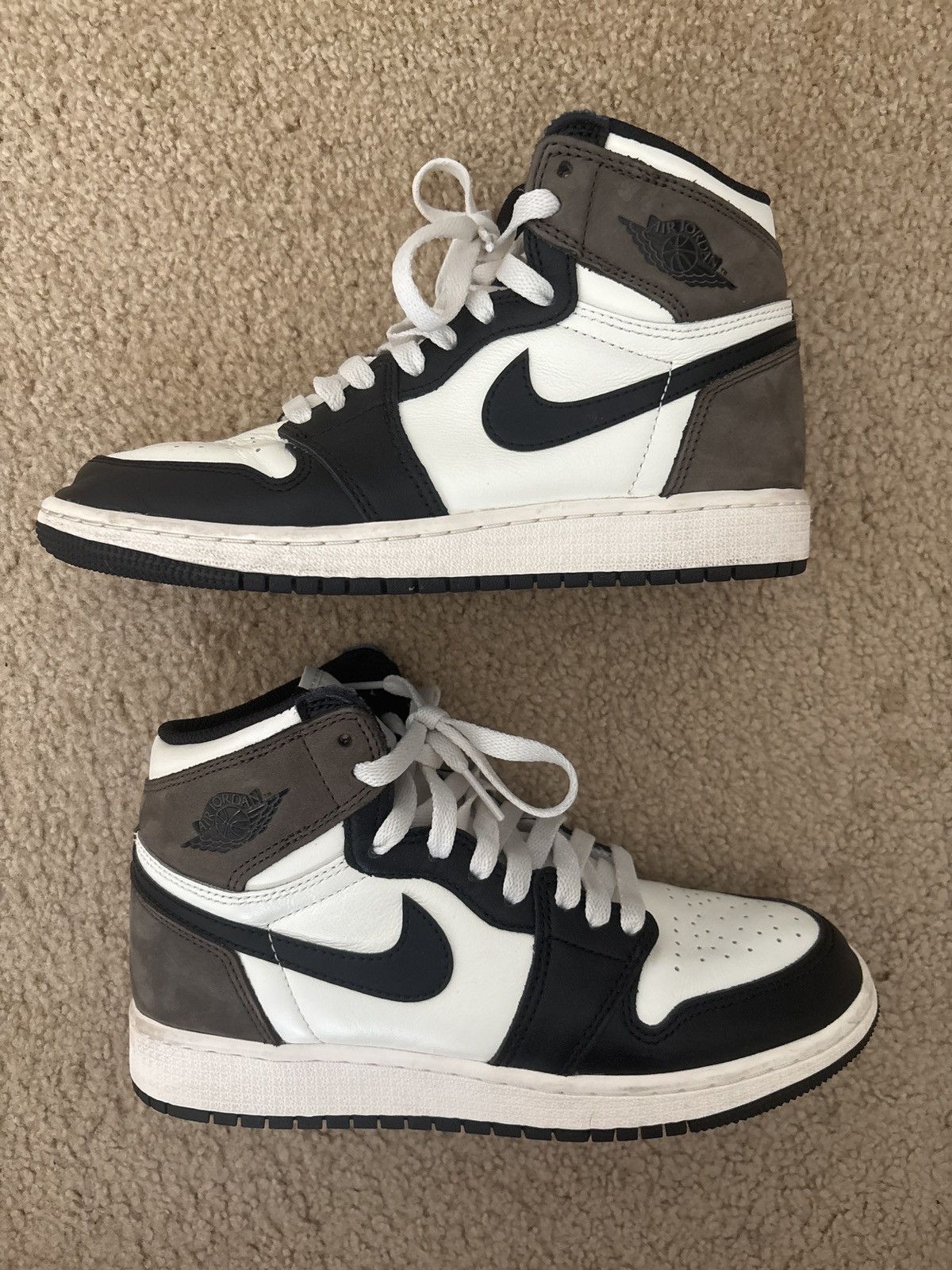 Jordan Brand Air Jordan 1 Retro High OG GS “Dark Mocha” Size US 6 / IT 36 - 1 Thumbnail