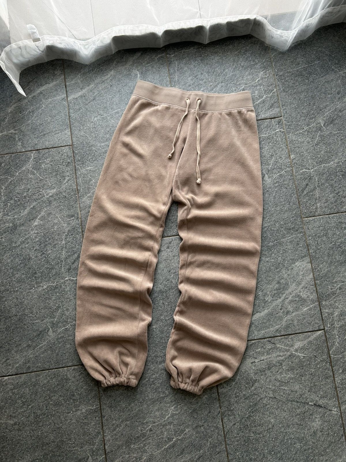 Juicy Couture Vintage sweatpants juicy couture velvet y2k small jogger Size 28" / US 6 / IT 42 - 1 Thumbnail