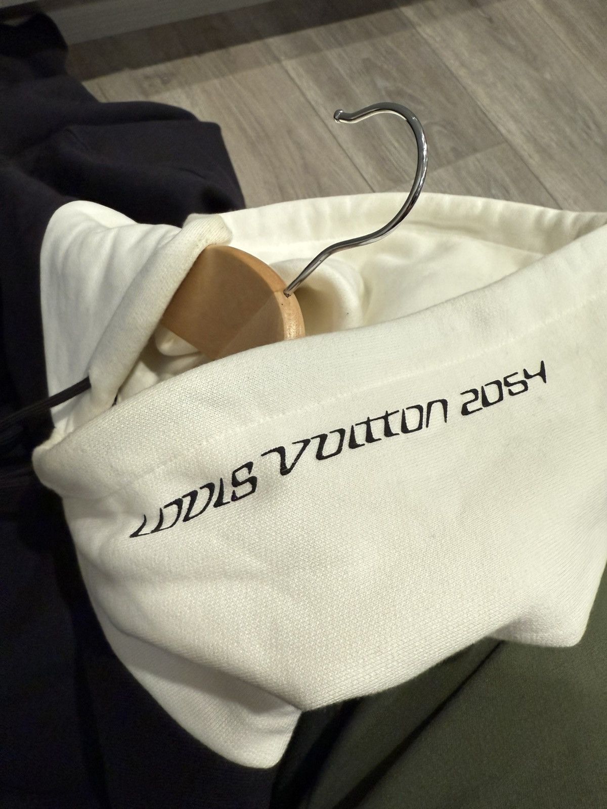 Louis Vuitton Louis Vuitton 2054 Logo Black White Hoodie Size US M / EU 48-50 / 2 - 3 Thumbnail