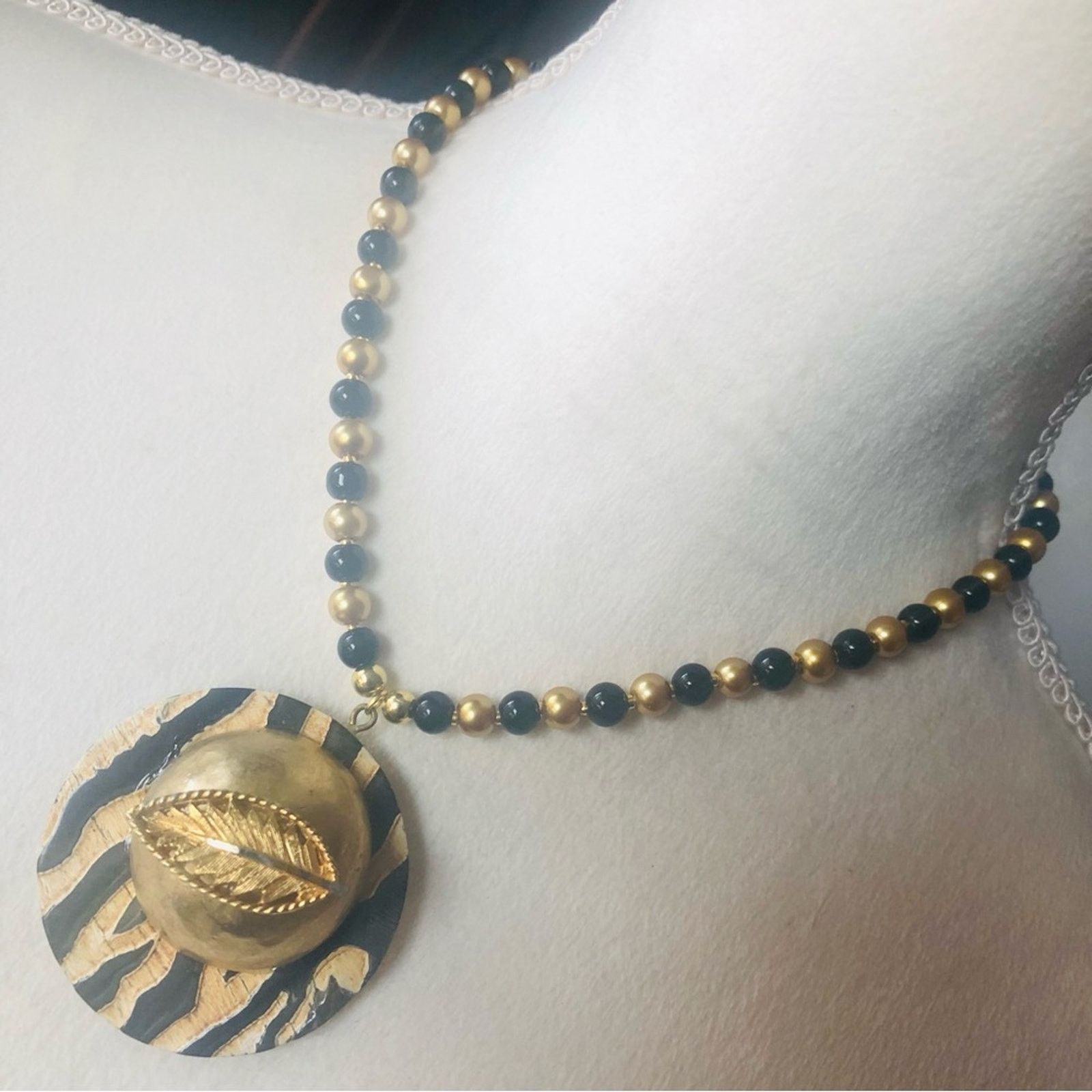 Handmade Handcrafted repurpose jungle inspired pendant Pearl necklace Size ONE SIZE - 1 Thumbnail