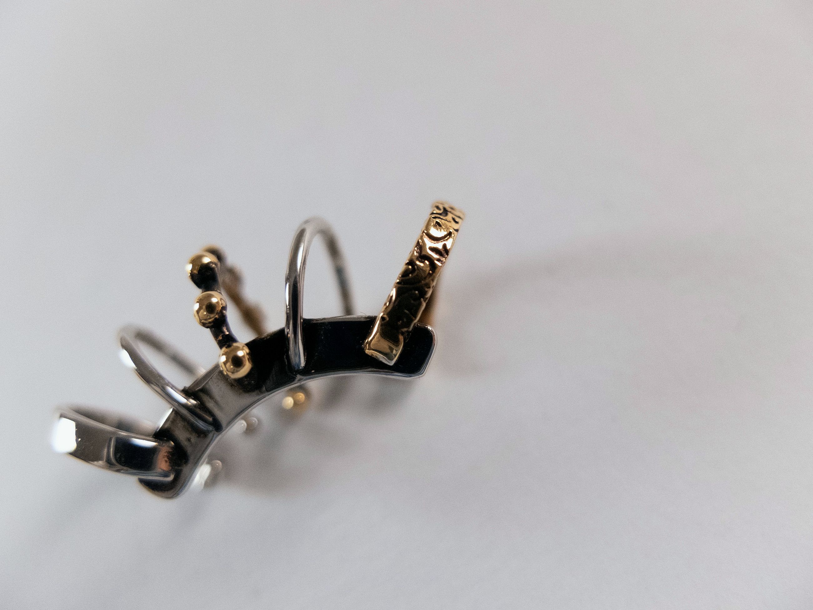 Alexander McQueen ALEXANDER MCQUEEN punk embellished metal ear cuff q Size ONE SIZE - 7 Thumbnail