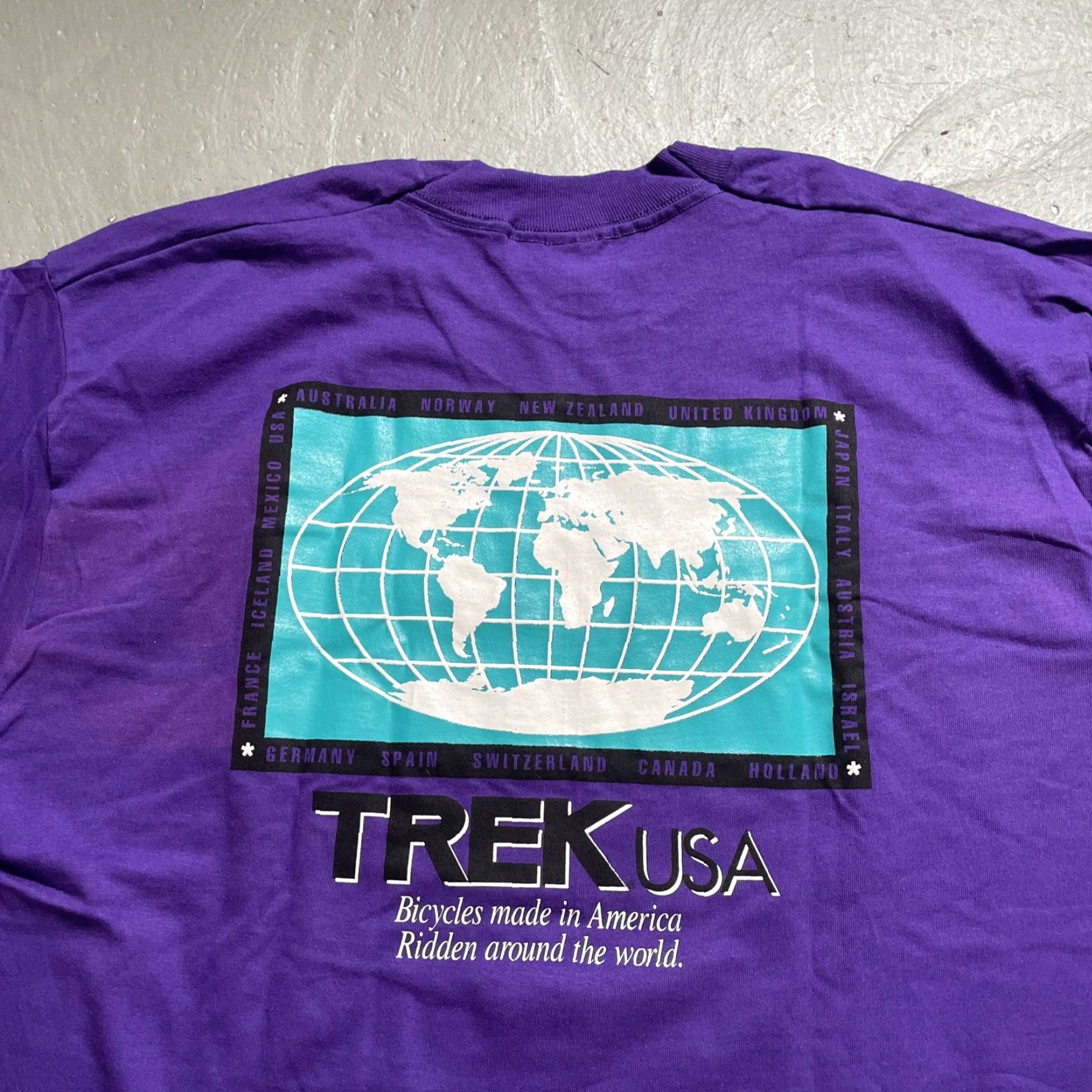 Fruit Of The Loom VINTAGE Trek Logo Promo Globe T-Shirt Nike? Size US XXL / EU 58 / 5 - 2 Thumbnail