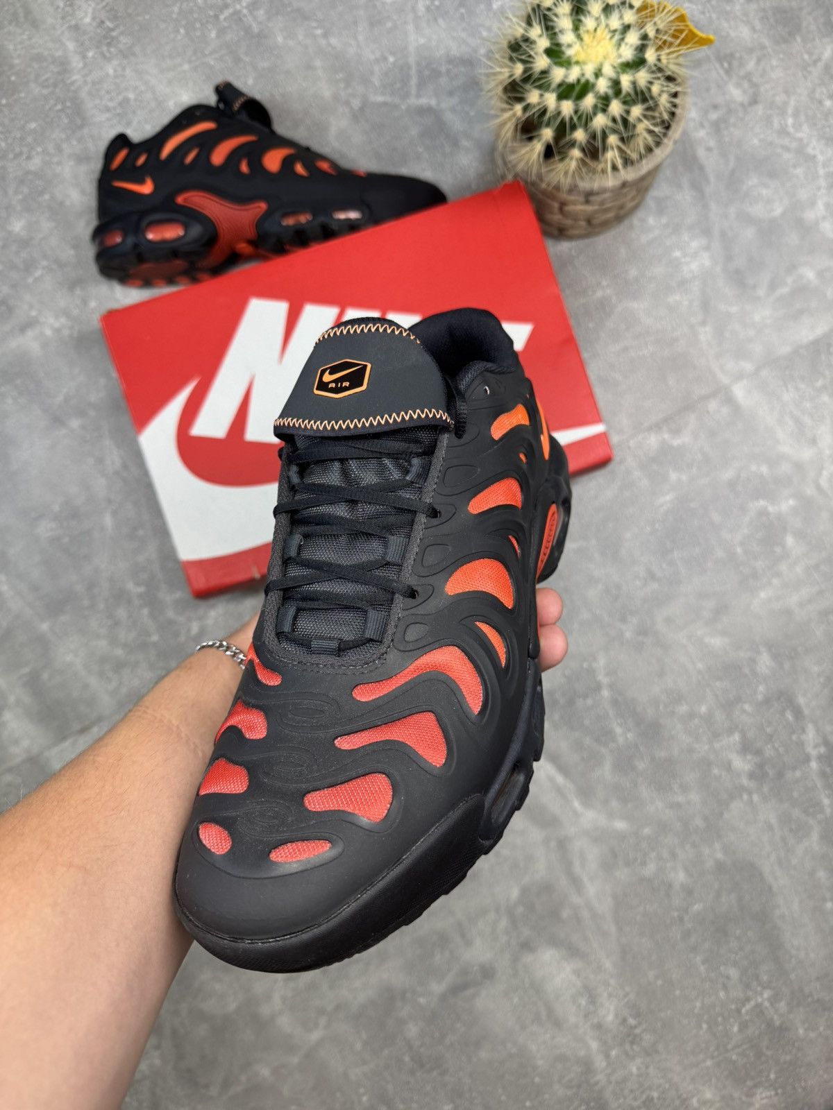 Nike NIKE AIR MAX PLUS DRIFT Size US 11 / EU 44 - 4 Thumbnail