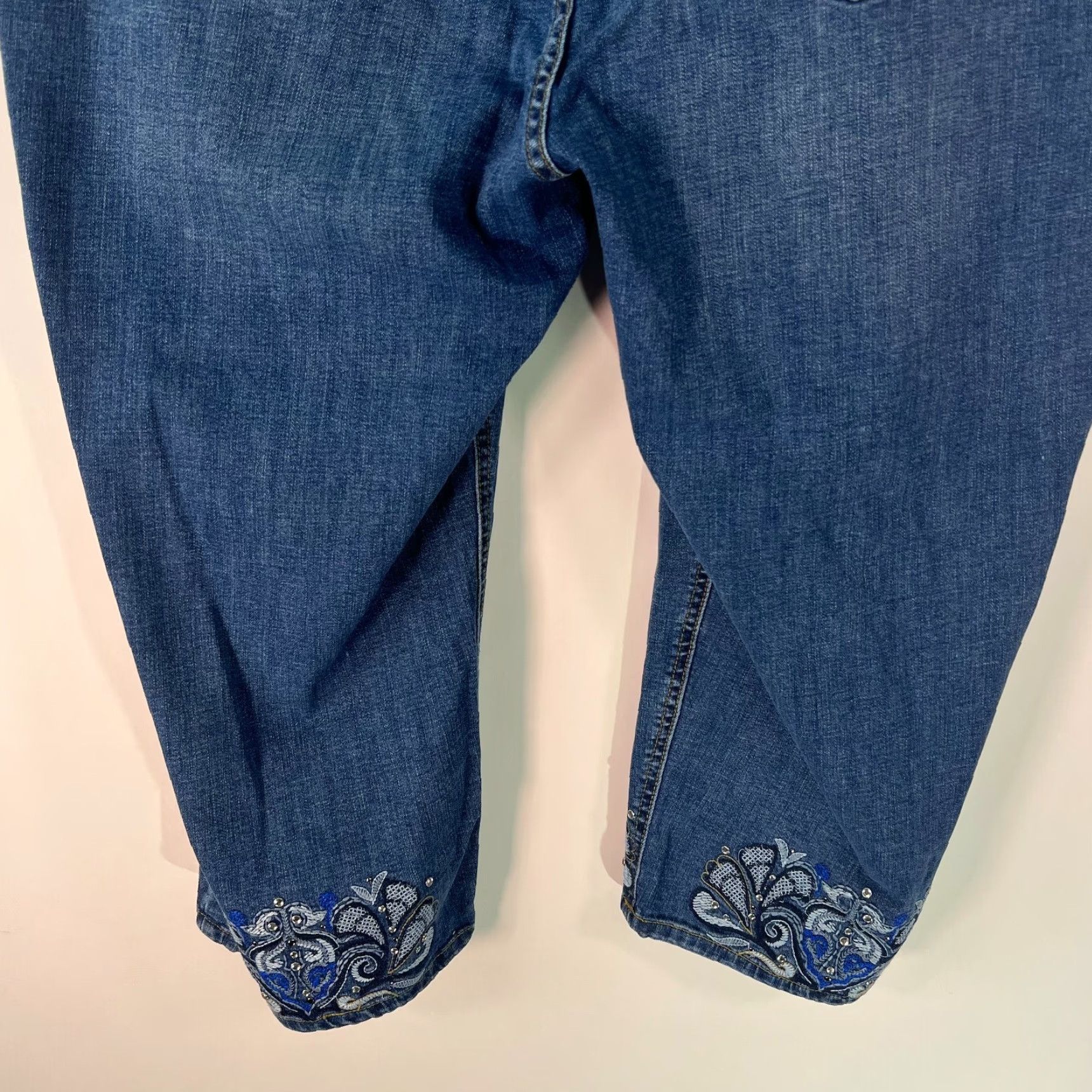 Vintage Denim 24/7 Plus Size 28W High Rise Beaded Cuffed Cropped Blue Denim Jeans for Women Size 28" / US 6 / IT 42 - 5 Thumbnail