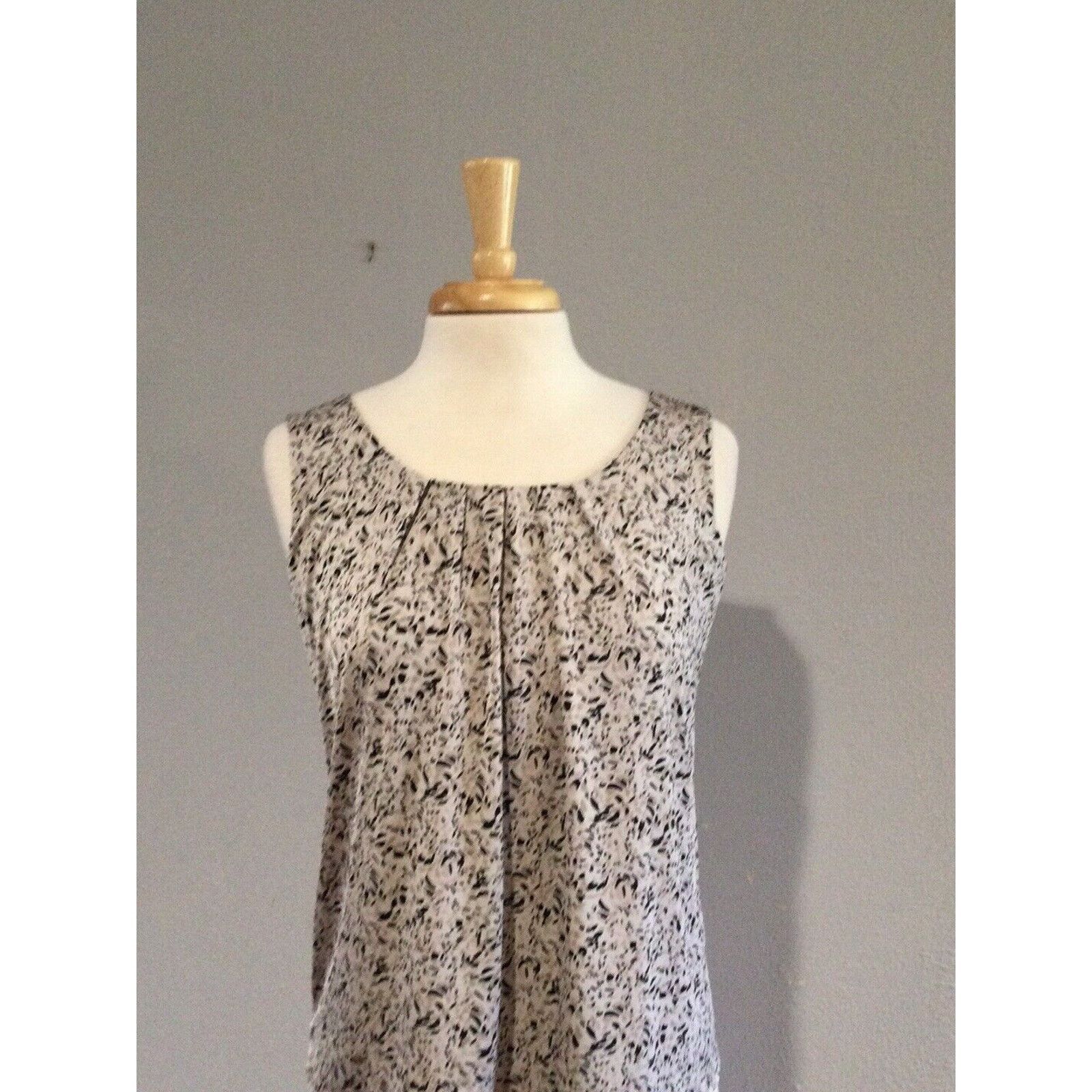 Chicos Chico's Travelers Pleated Front Business Casual Tank 0/4/S Size S / US 4 / IT 40 - 2 Thumbnail