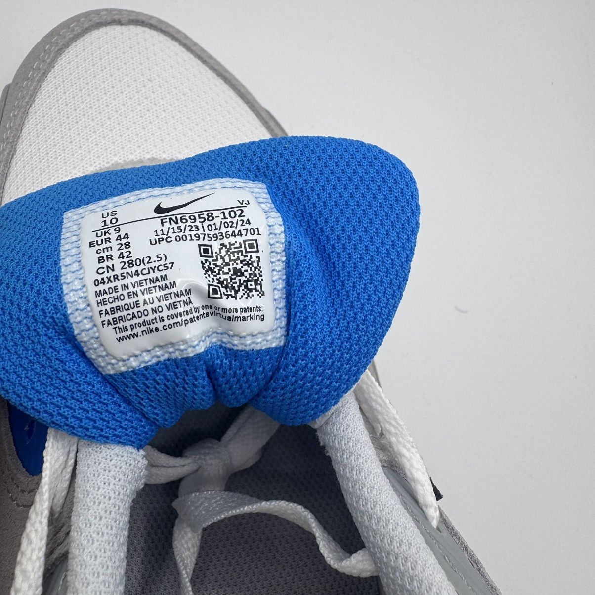 Nike Nike Air Max 90 Men's Size 10 White Photo Blue FN6958-102 Size US 10 / EU 43 - 9 Thumbnail