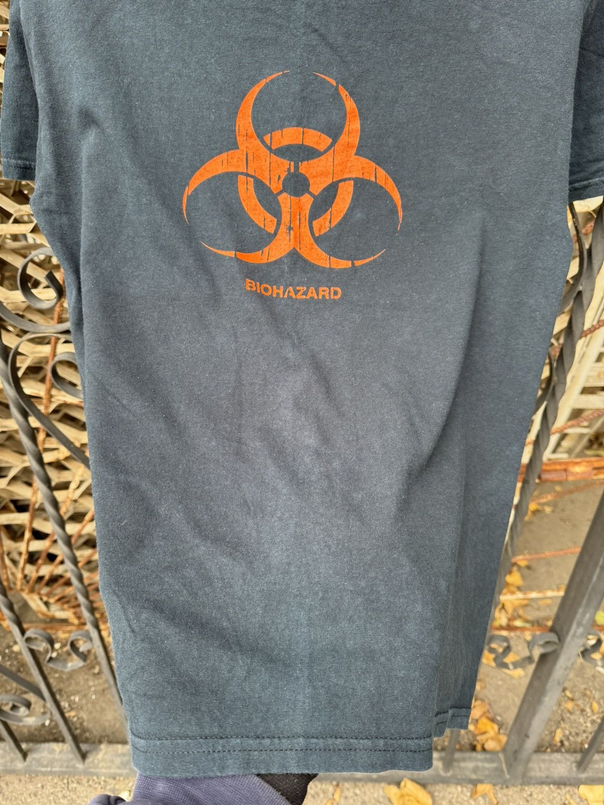 Band Tees × Vintage Vintage 2000s Biohazard Washed T Shirt Y2K Size US M / EU 48-50 / 2 - 6 Thumbnail