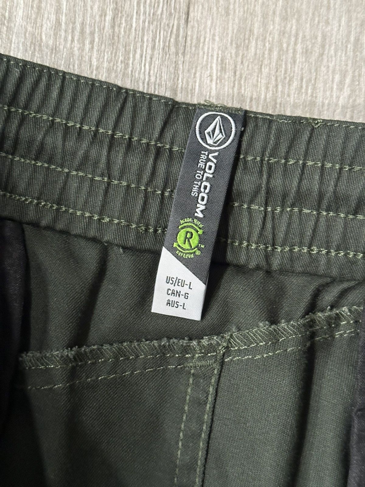 Volcom Volcom Frickin Elastic Waist 19" Chino Shorts Duffle Bag L Size US 36 / EU 52 - 2 Thumbnail