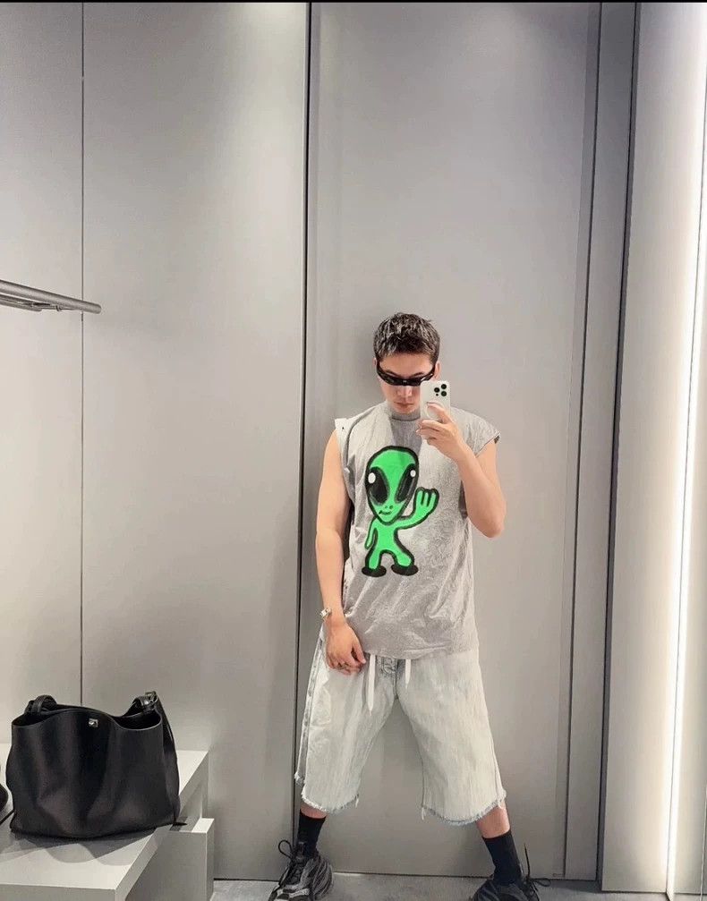 Balenciaga Balenciaga Alien smiling face luminous vest gray sleeveles Size US S / EU 44-46 / 1 - 8 Thumbnail