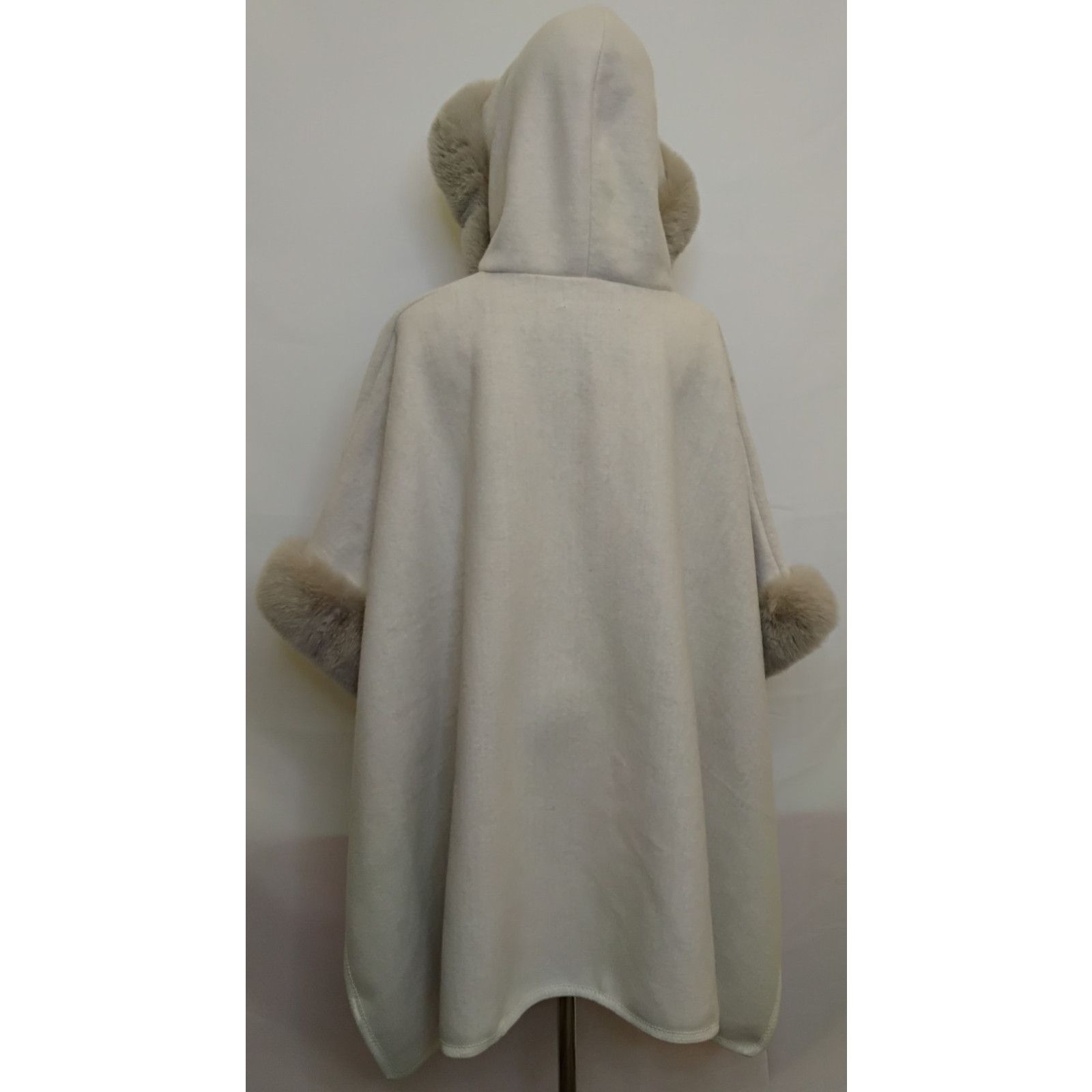 Rachel Zoe Rachel Zoe Poncho Women's One Size Beige/Ivory Faux Fur NWT Size L / US 10 / IT 46 - 3 Thumbnail