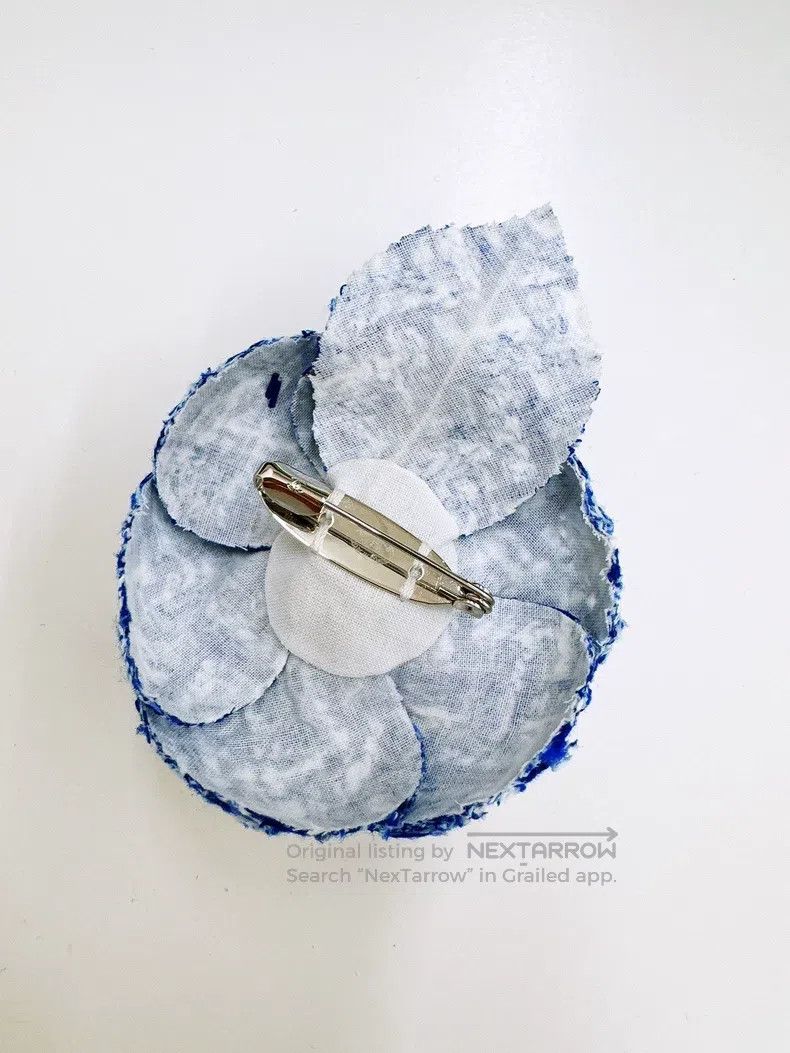 Chanel Chanel 23P blue and white tweed camelia brooch Size ONE SIZE - 4 Thumbnail