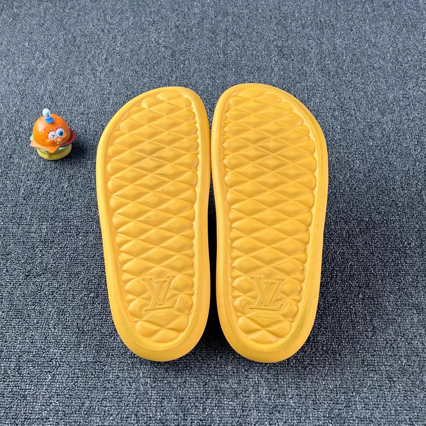 Louis Vuitton LV Yellow Monogram Slippers 43 Size US 9 / EU 42 - 6 Thumbnail