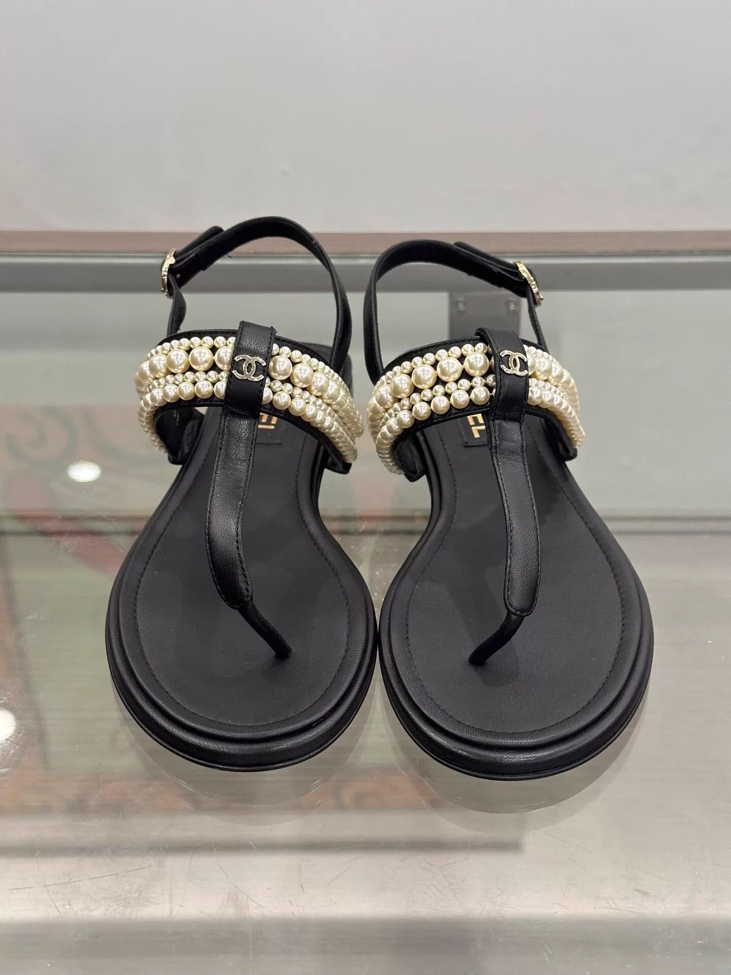Chanel CHANEL CC Pearl Logo Black Thong Sandals Women's 36.5 Size US 6 / IT 36 - 3 Thumbnail