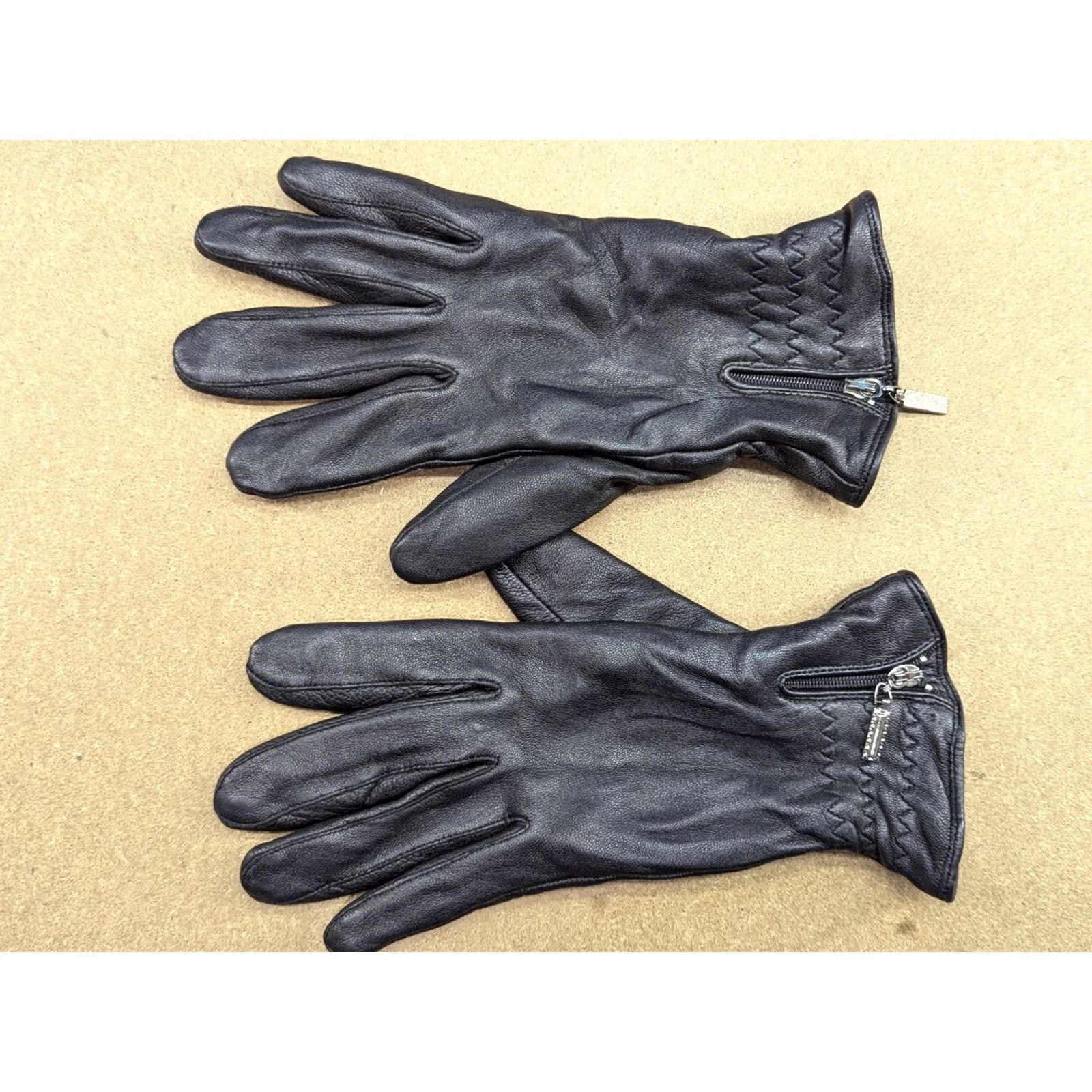 Vintage Genuine Leather Womens Gloves Size 7.5 Black Winter Lined Glove Ladies Fleece Lining Size M / US 6-8 / IT 42-44 - 2 Thumbnail